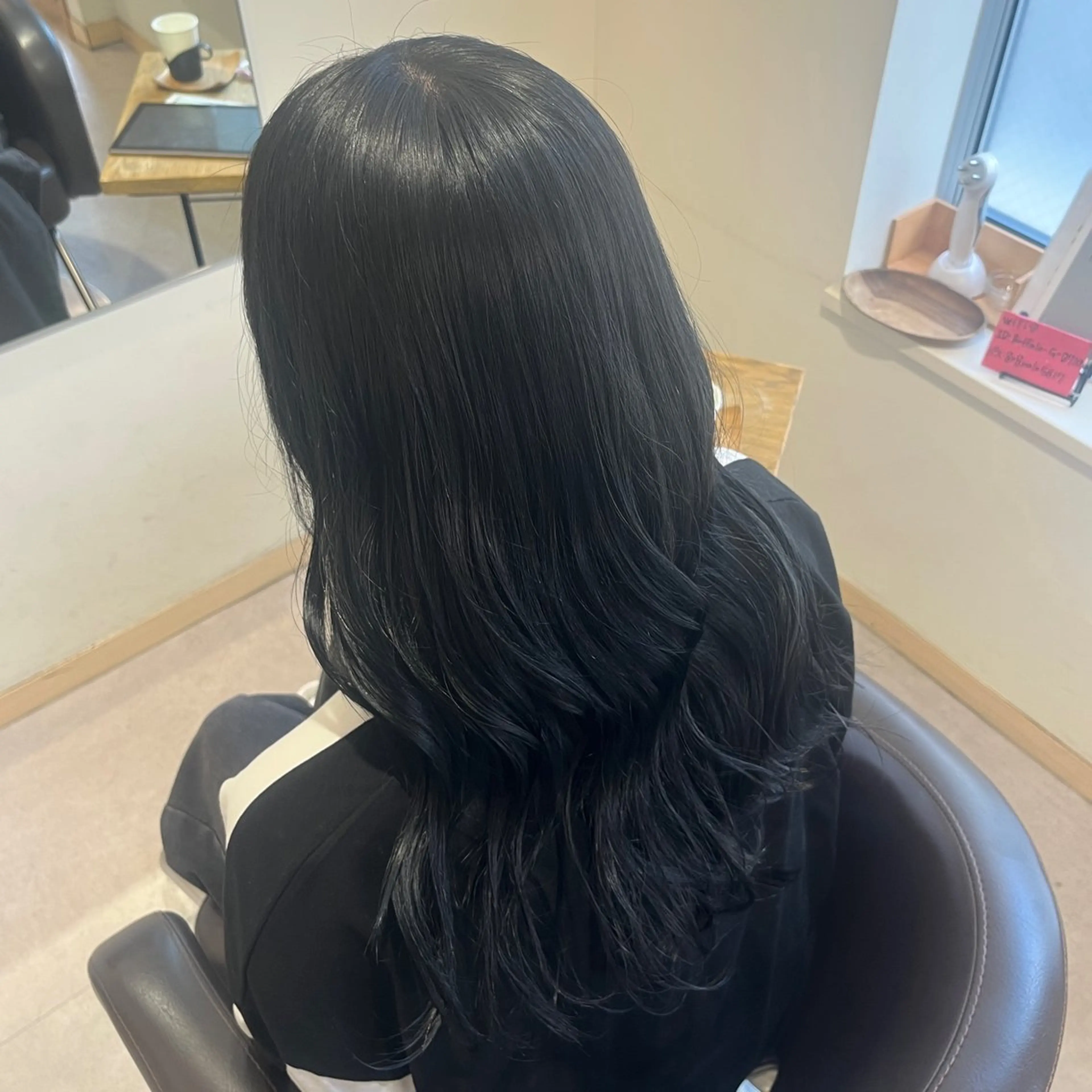 ロング カラー 荒井 茉凜のヘアスタイル