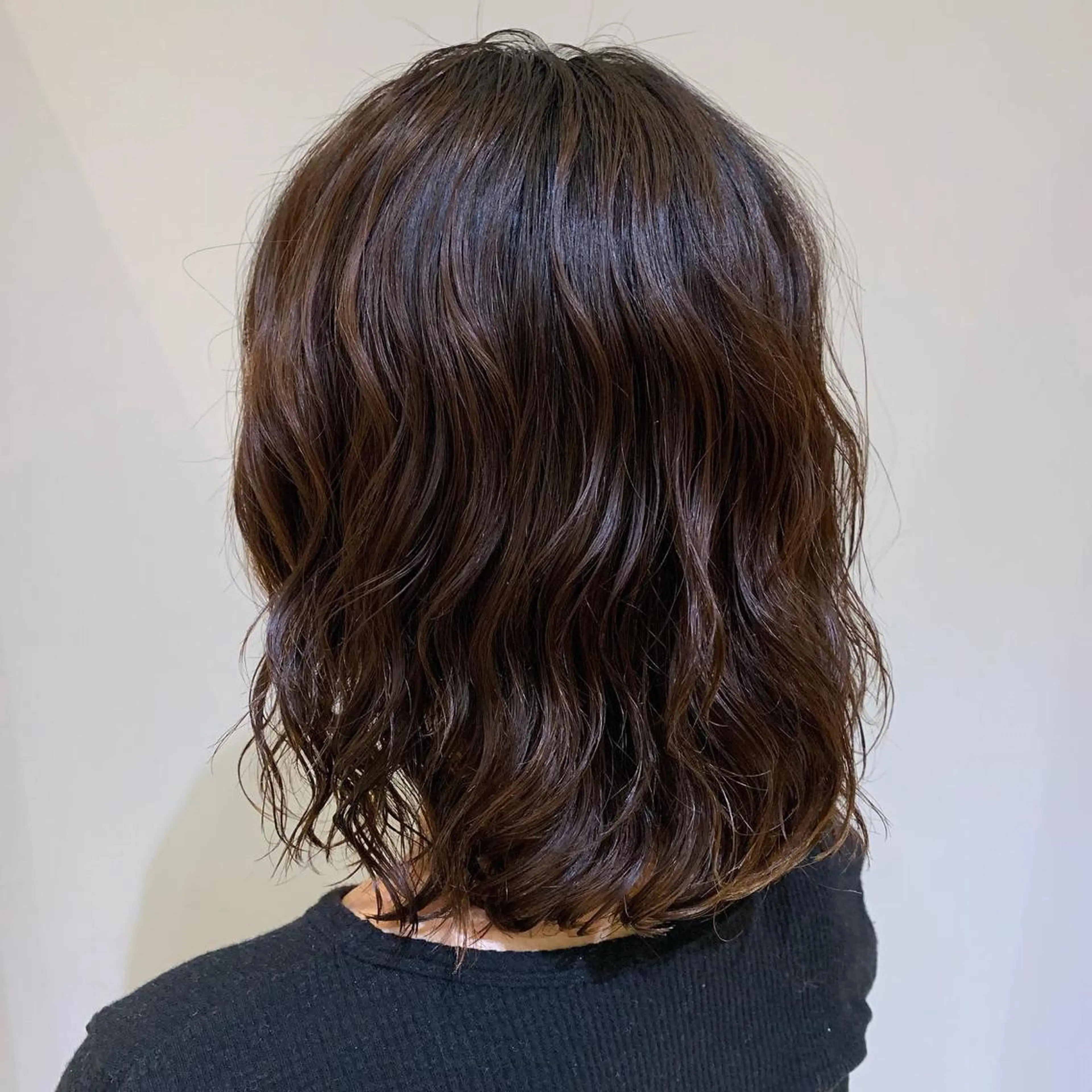 ミディアム カラー パーマ ヘアアレンジ ミディアムパーマ トリートメント 松田 亮葉のヘアスタイル