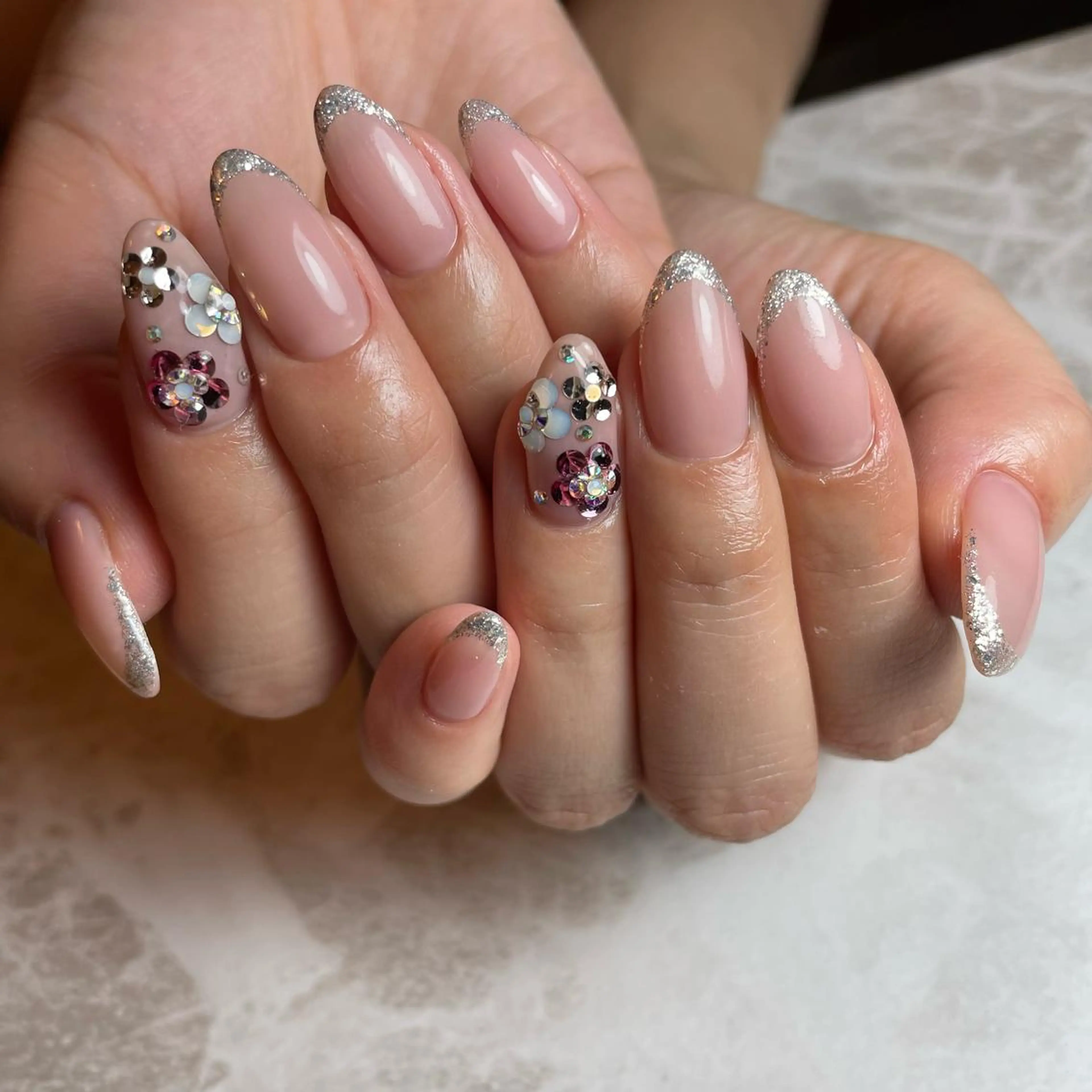 ネイル ストーンネイル repos~ルポ~所属・里見 麗のネイルデザイン