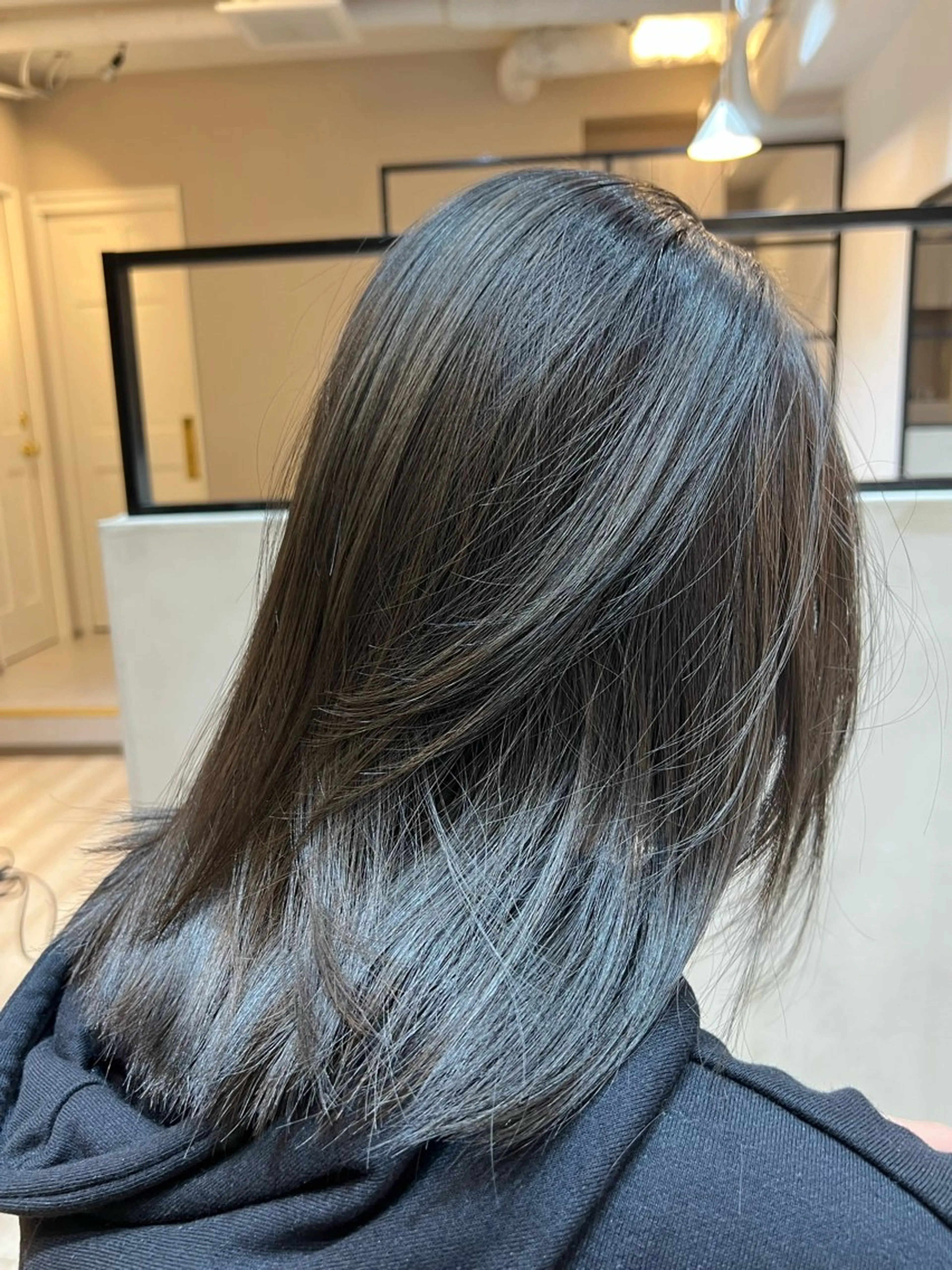 ミディアム 小山 ヨシタカのヘアスタイル