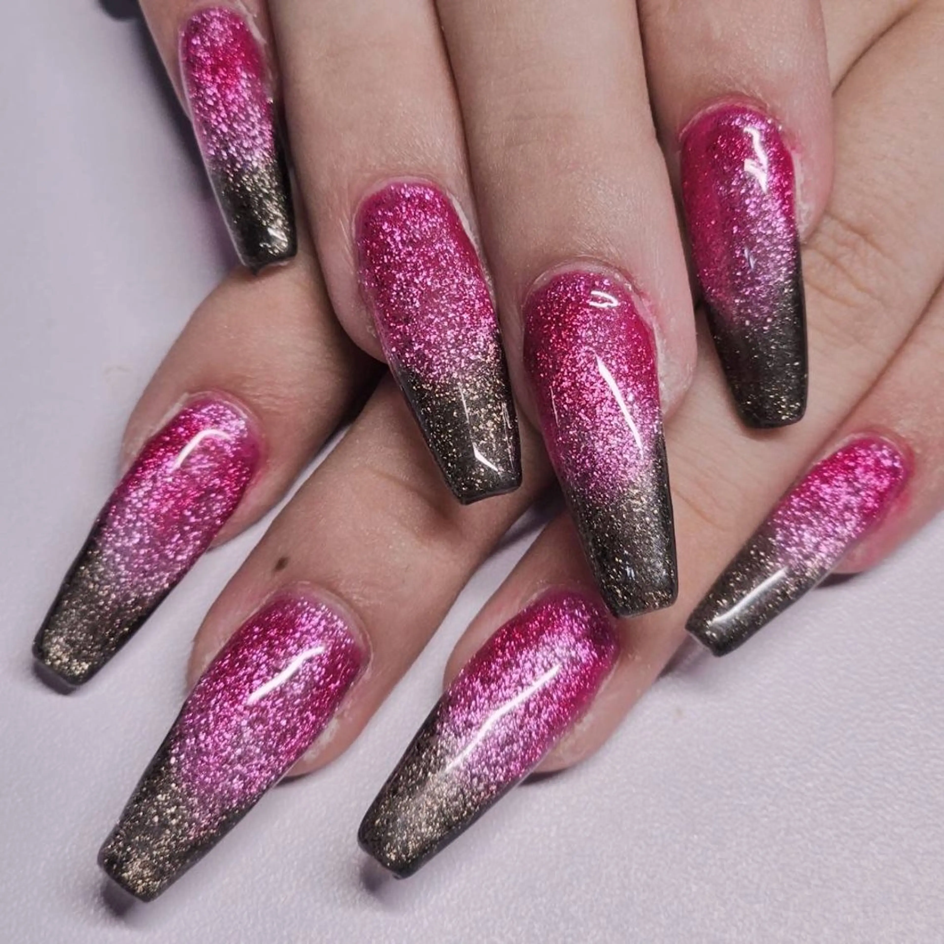 ネイル グラデーション キラキラネイル ラメ(グリッター) マグネットネイル ピンク ハンドネイル よしだ ひろきのネイルデザイン