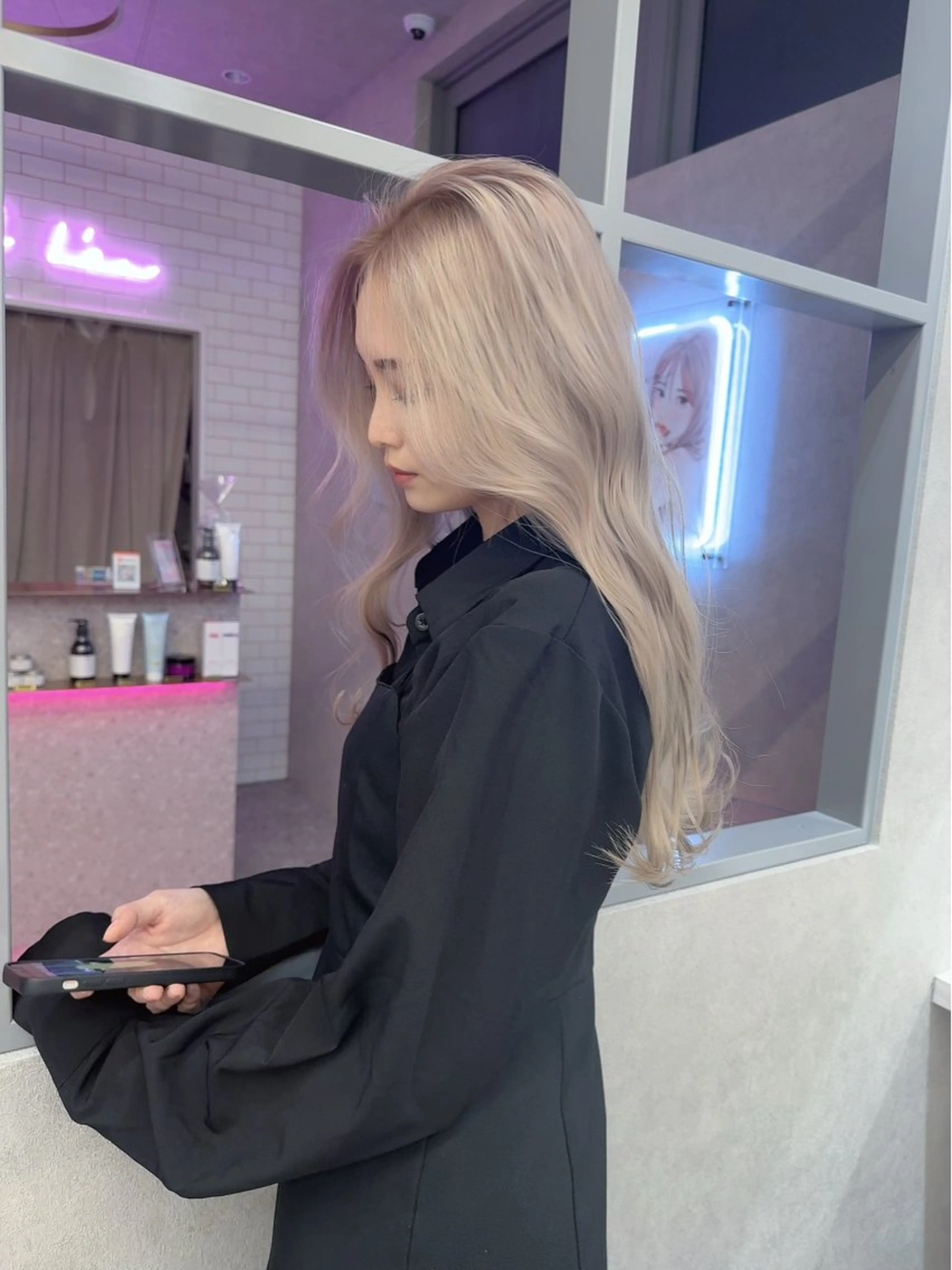 【トリプルカラーで憧れのハイトーンに✨】ケアブリーチカラー（2回）＋髪質改善トリートメントの写真