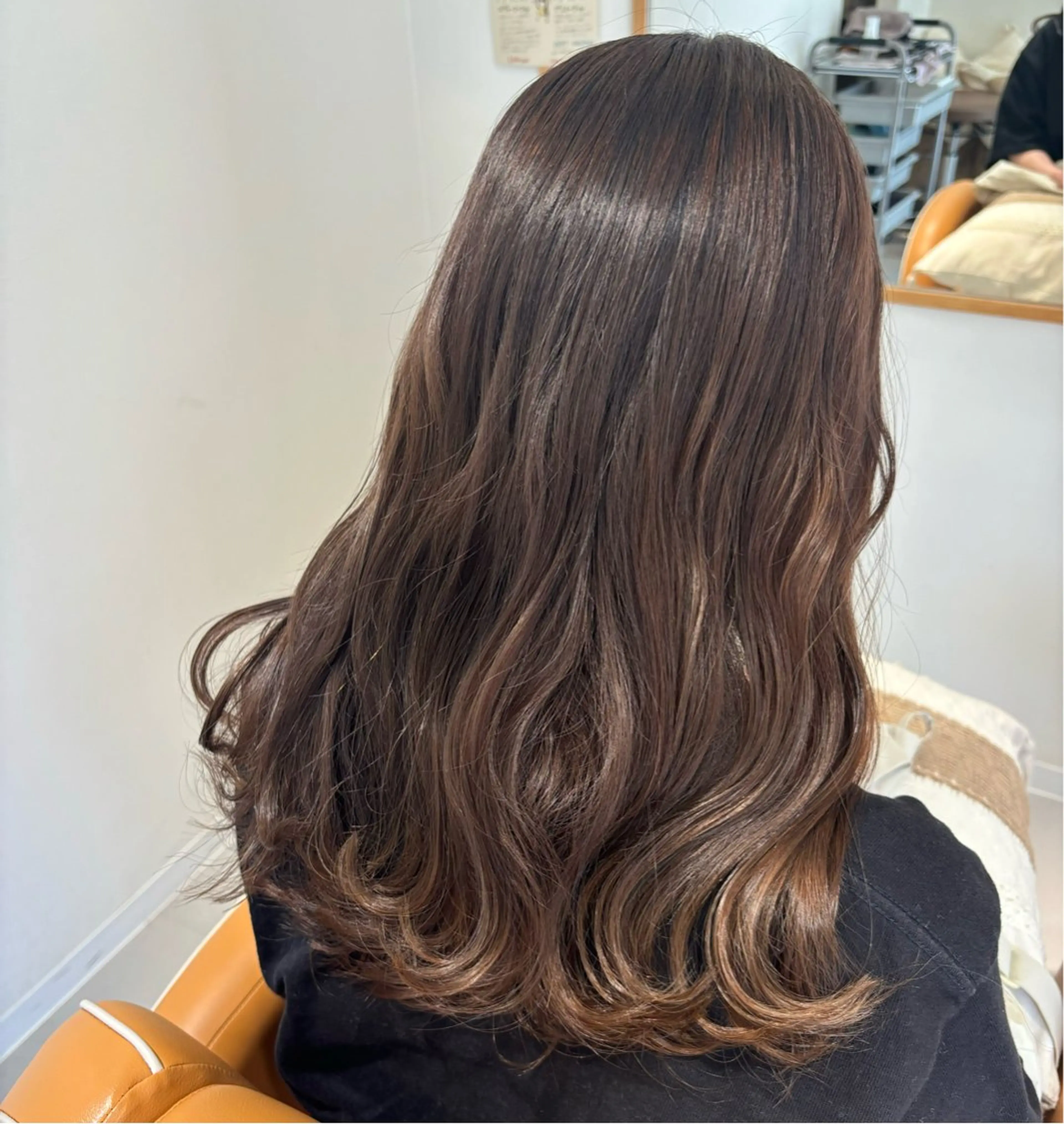 ロング アッシュ アッシュブラウン mile 〔東二見〕のヘアスタイル