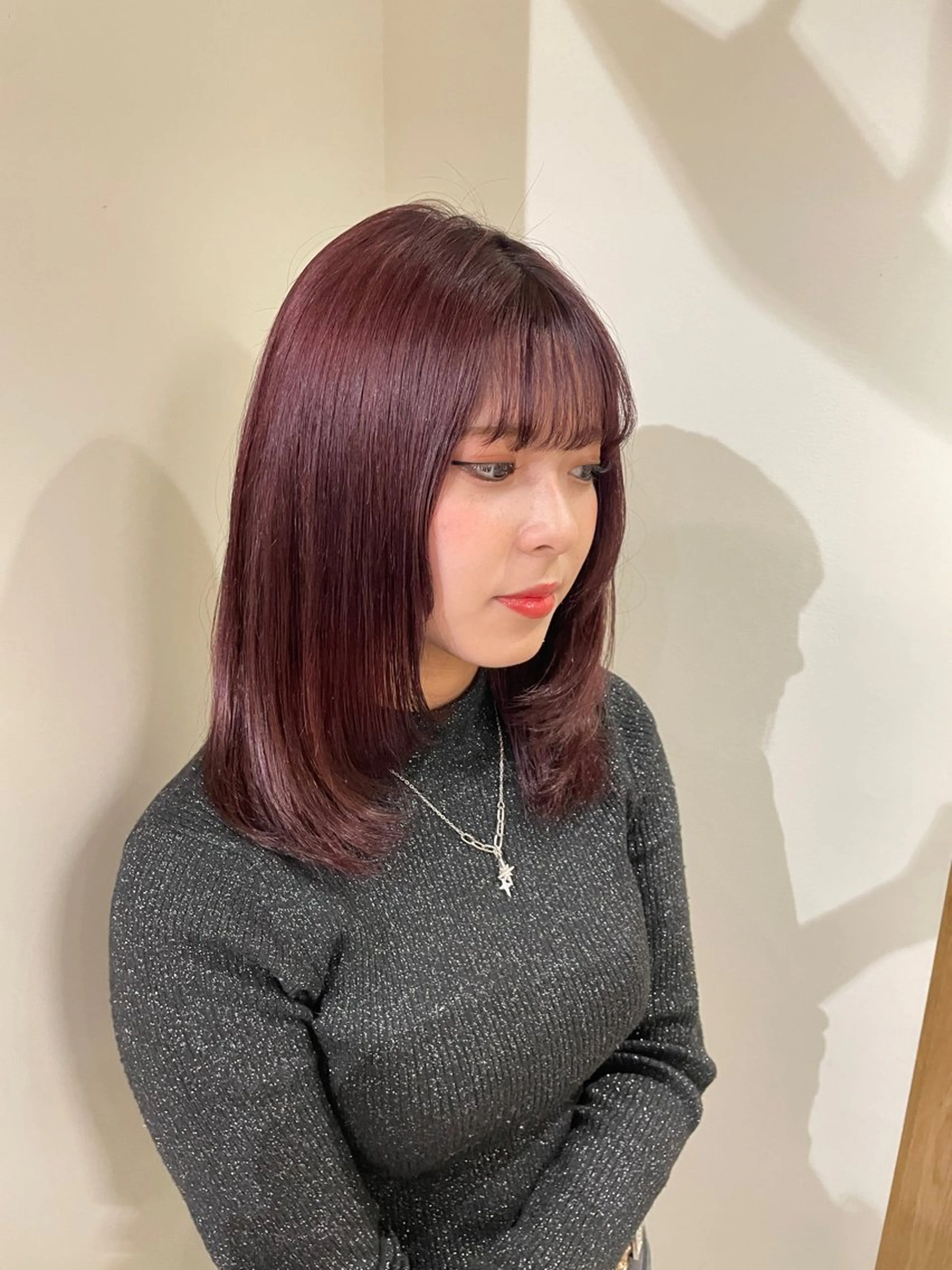 ツヤツヤボルドーレッド💄🧣の写真