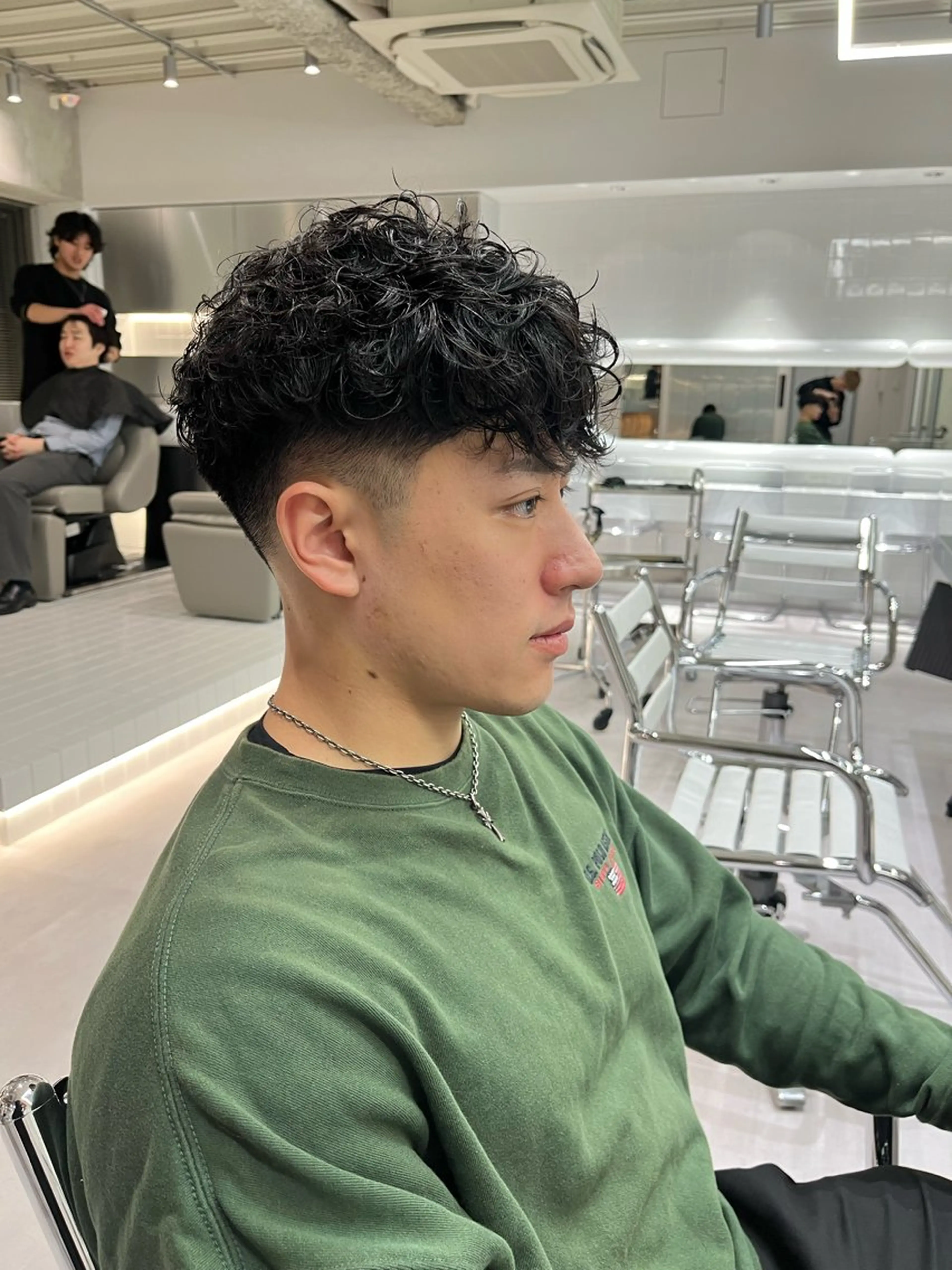 ショート ⚡メンズパーマフ ェードカットTomyのヘアスタイル