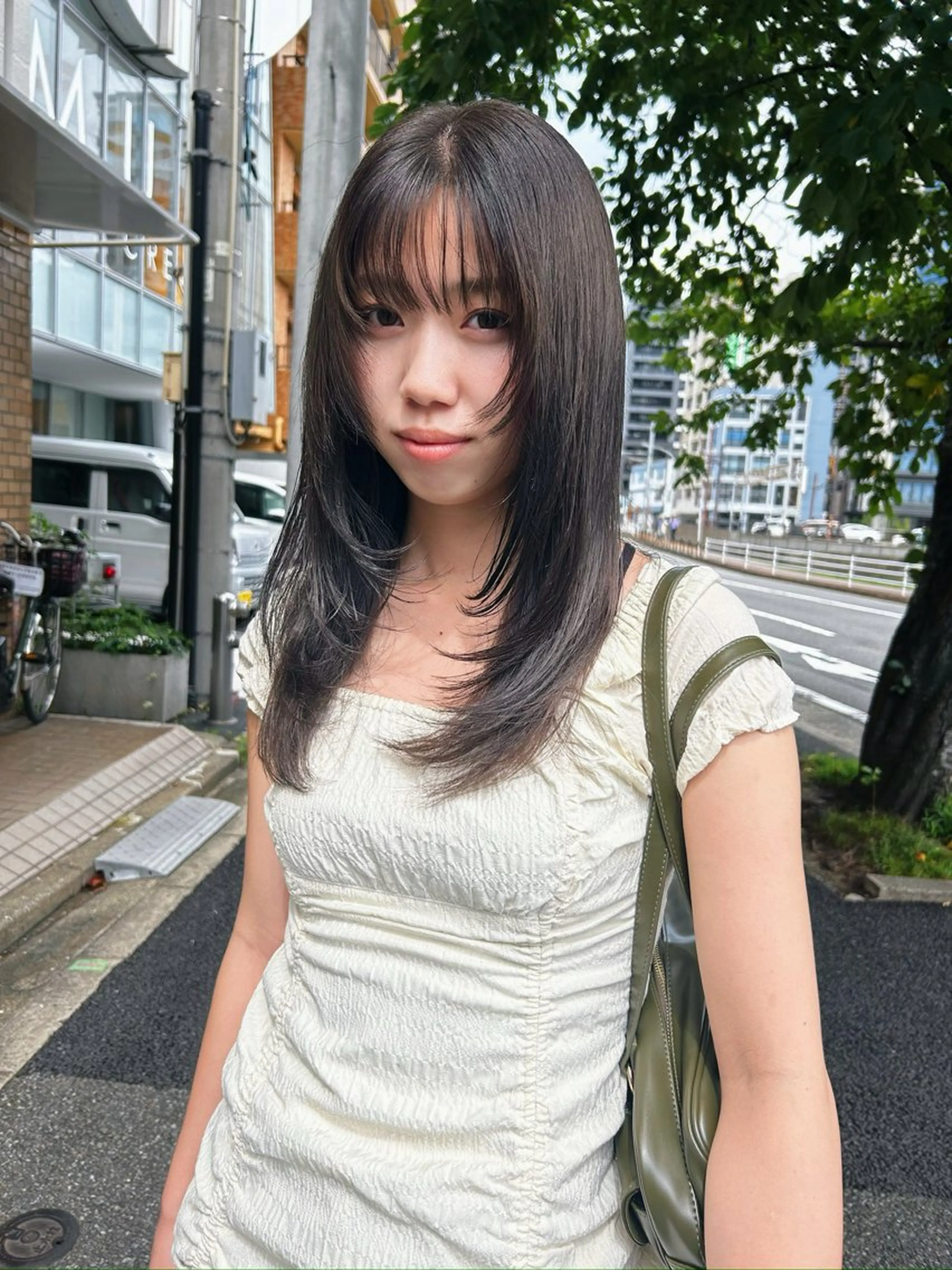 【透明感抜群カラー🩵】人気のレイヤーカット & 透明感ヘアカラー＋トリートメント　大濠／西新の写真