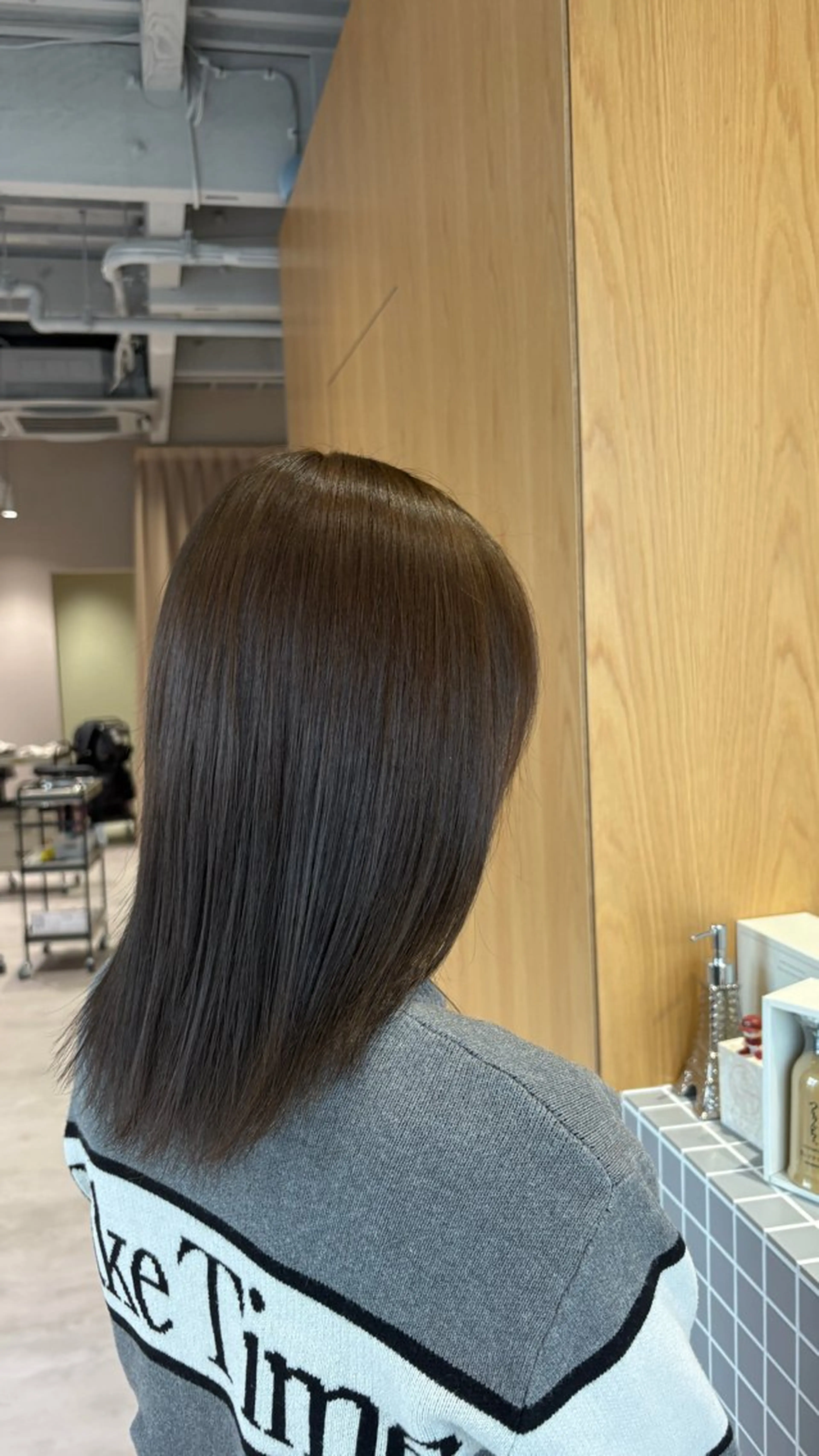 ミディアム ヘアカラー 井山 葵のヘアスタイル