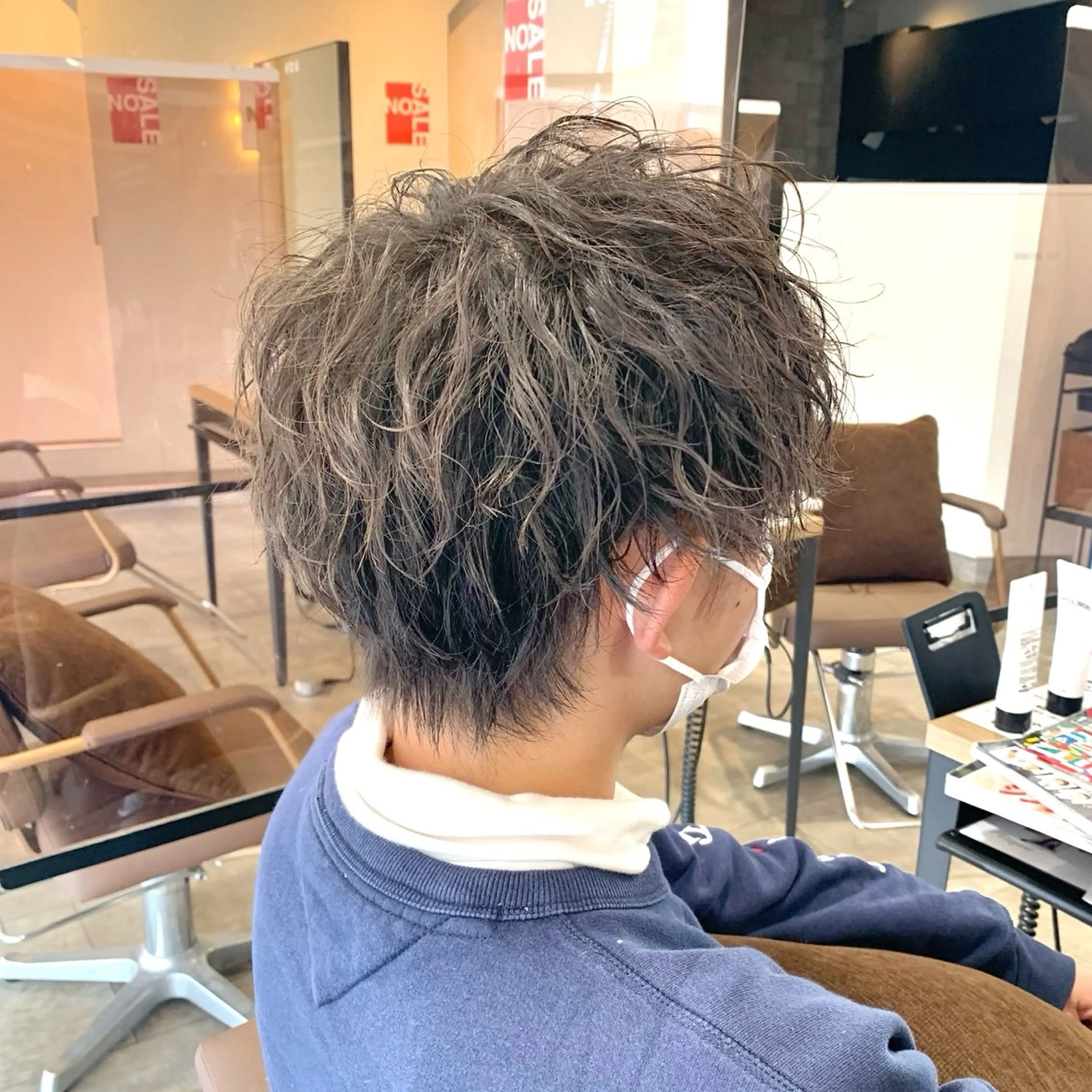 ショート カラー パーマ メンズ メンズ韓国風 ベージュカラー 黒髪 ブルーカラー ブルーブラック カット トリートメント akira｜ 透明感ベージュ｜梅田のヘアスタイル