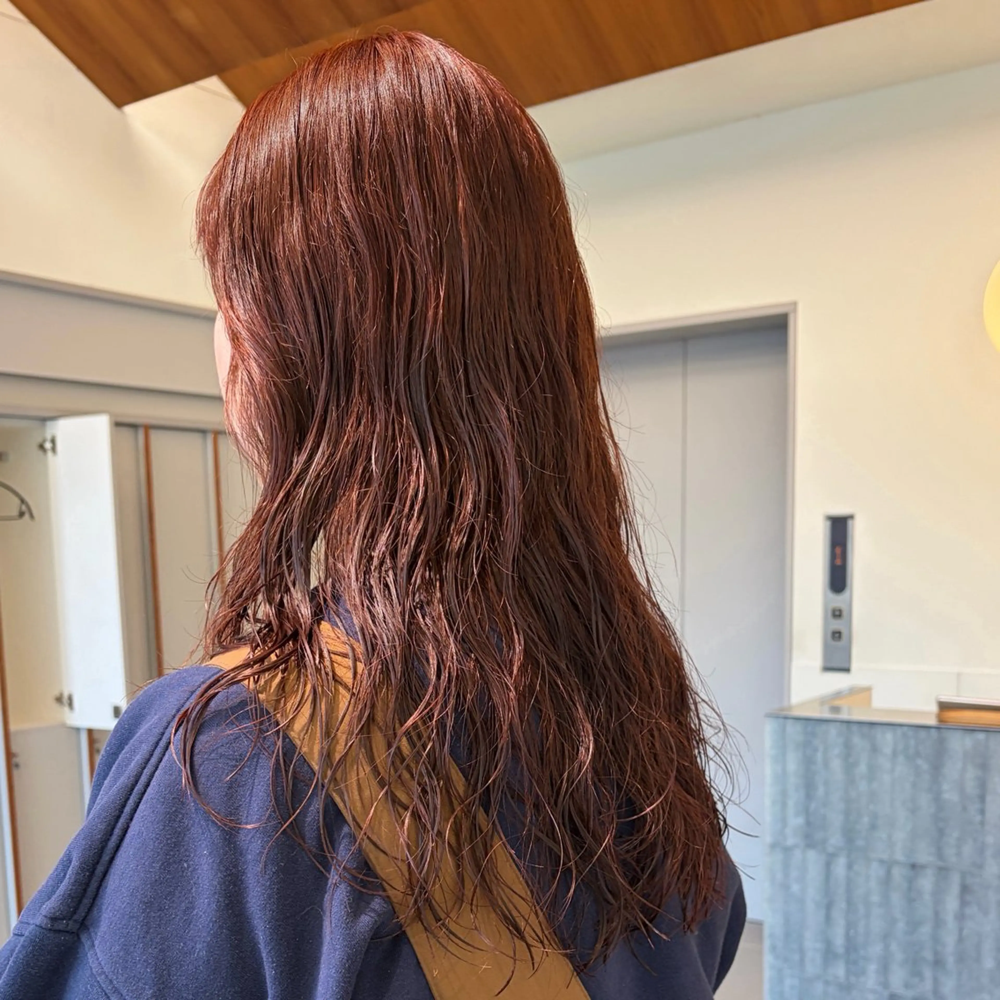 ロング パーマ オレンジブラウン 高発色ブリーチ/ ハイレイヤー🪽aiのヘアスタイル