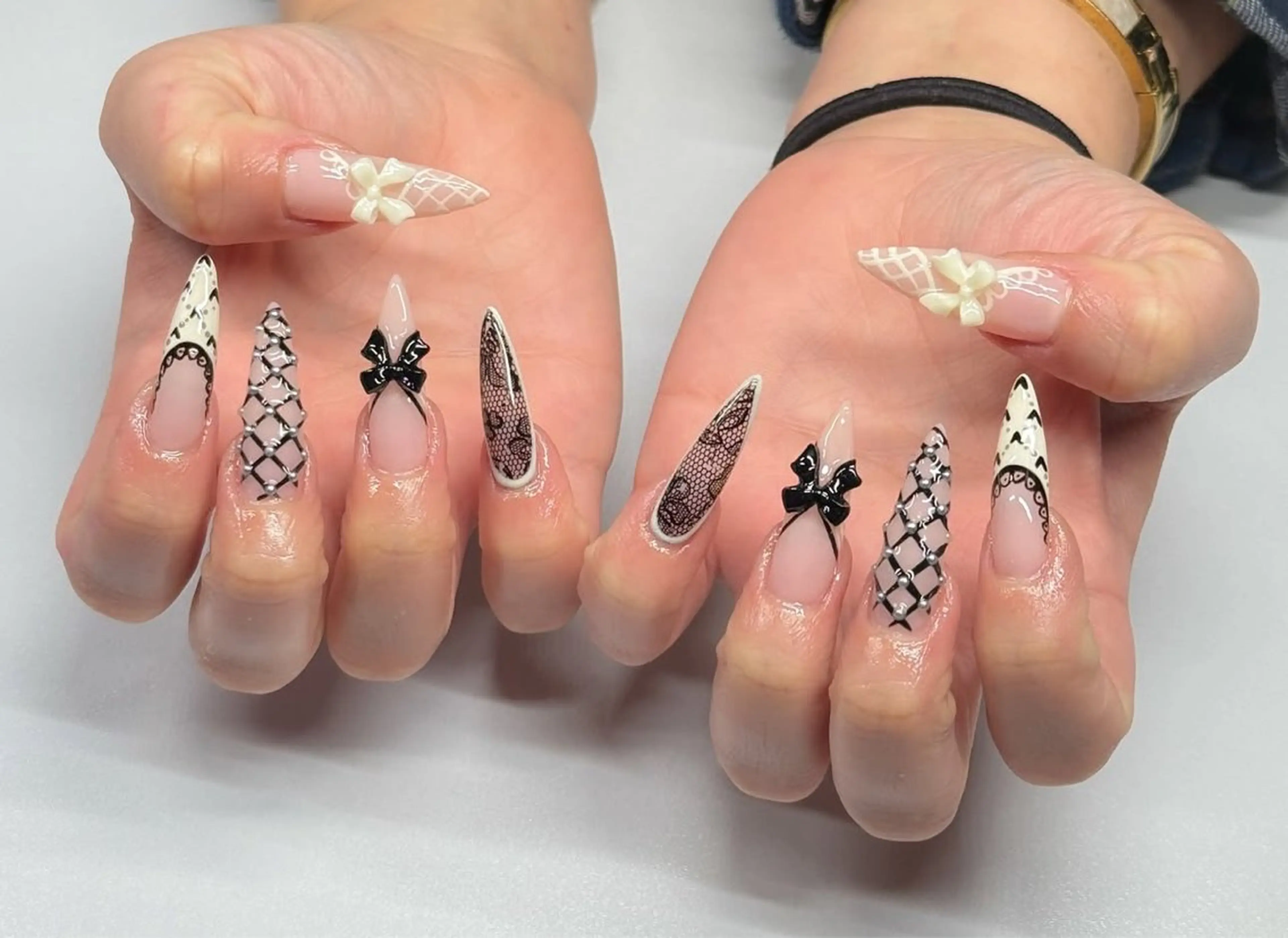 ネイル フレンチネイル ジェルネイル ガラスフレンチ ハロウィン ハート ハンドネイル H.baby Nail Salonのネイルデザイン