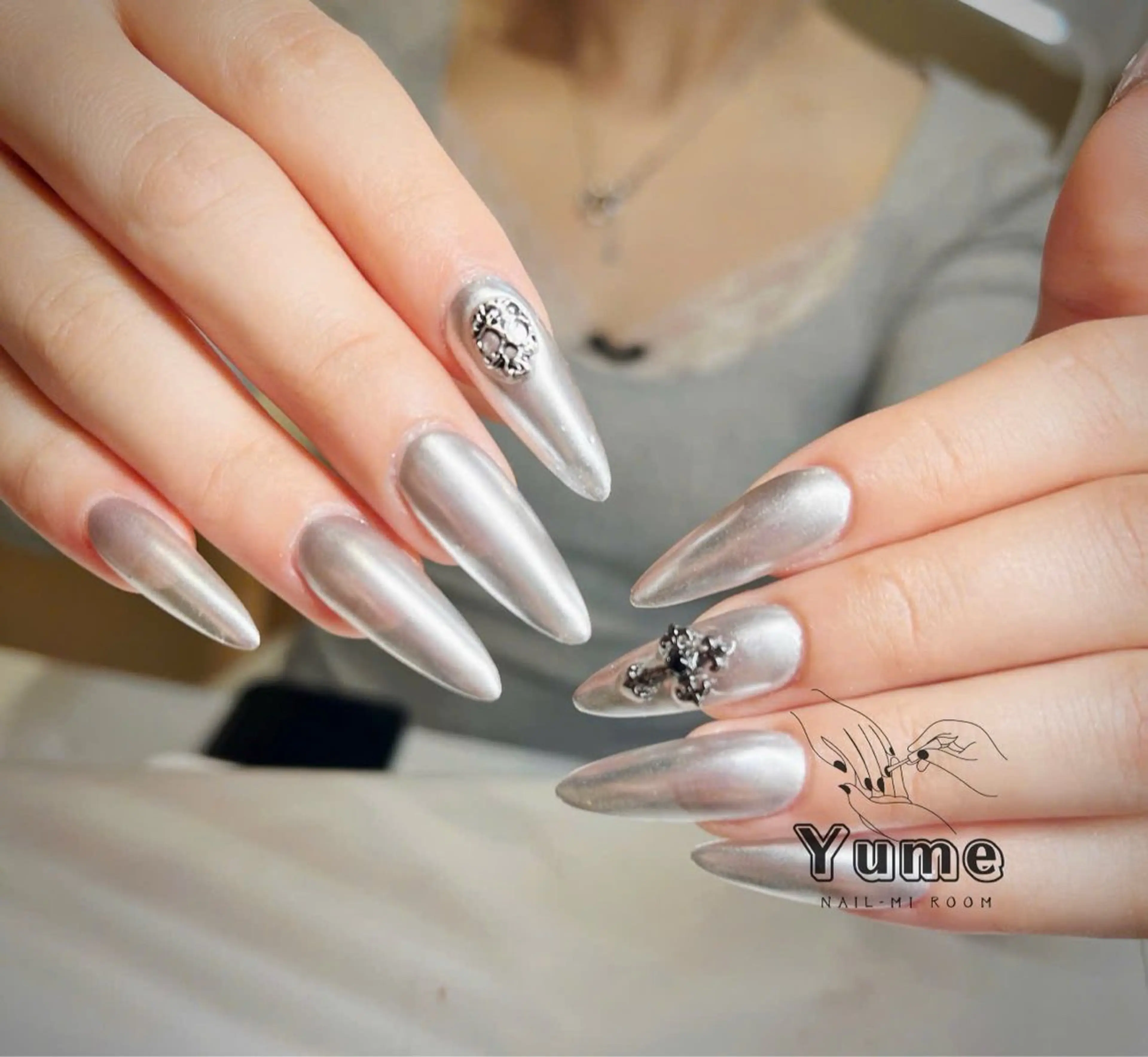 ミディアム トウイ nailのネイルデザイン