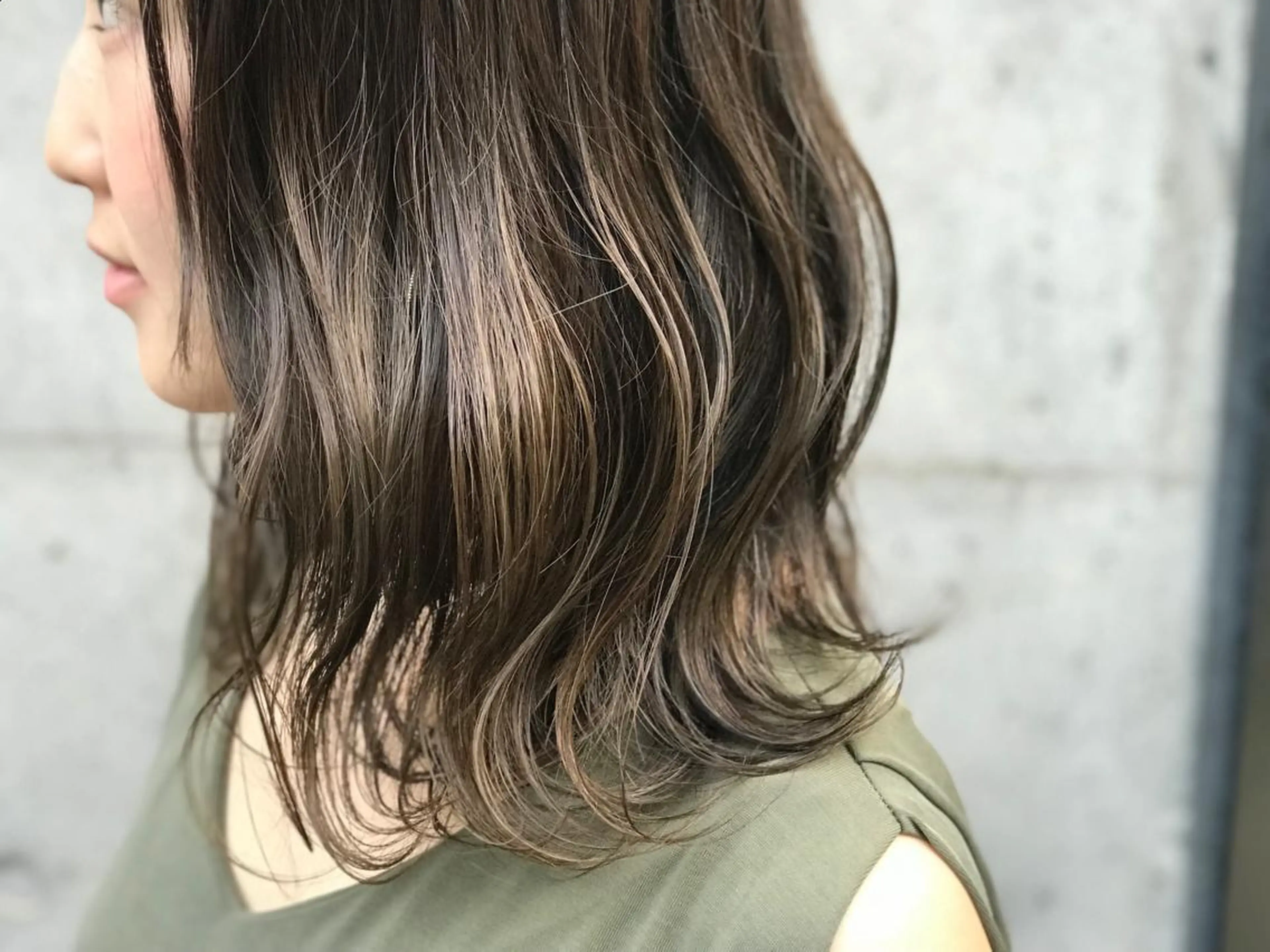 ミディアム カラー ブリーチ ハイライトカラー ハイライト ボブ　ショート 特化 迫田紘史のヘアスタイル