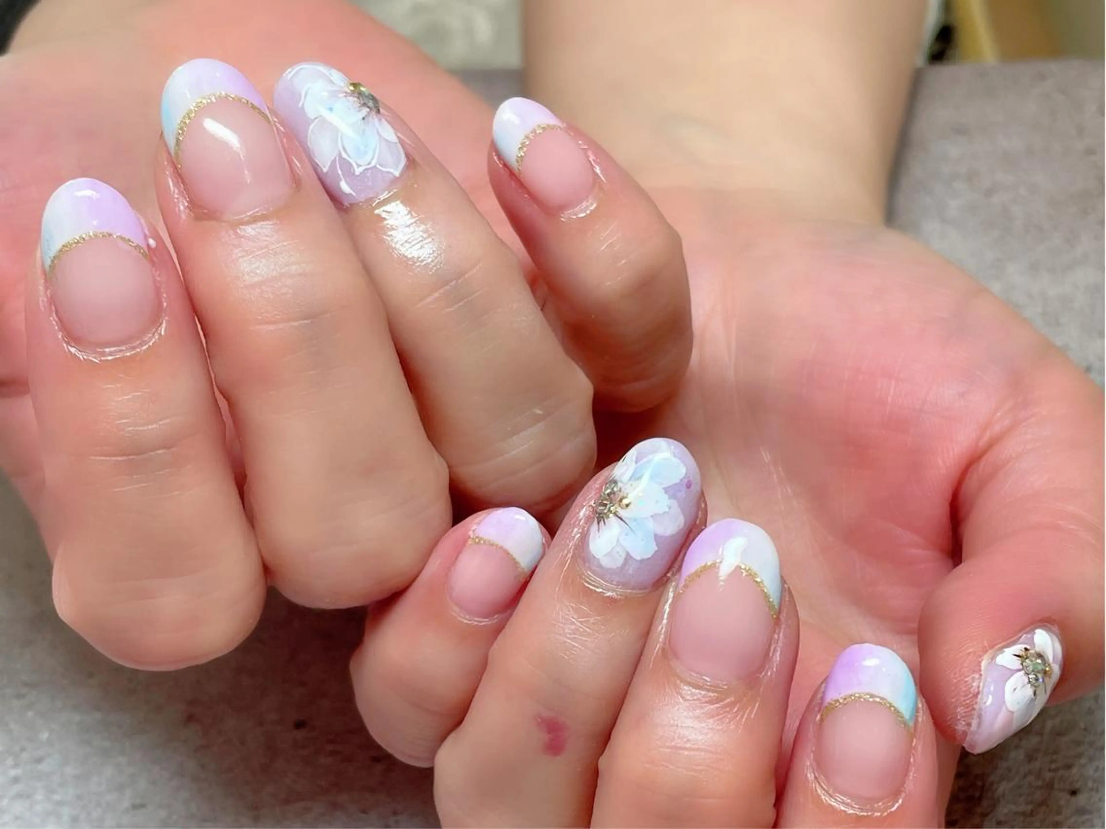 ネイル フレンチネイル SINCERELY シンシアリー🌈のネイルデザイン