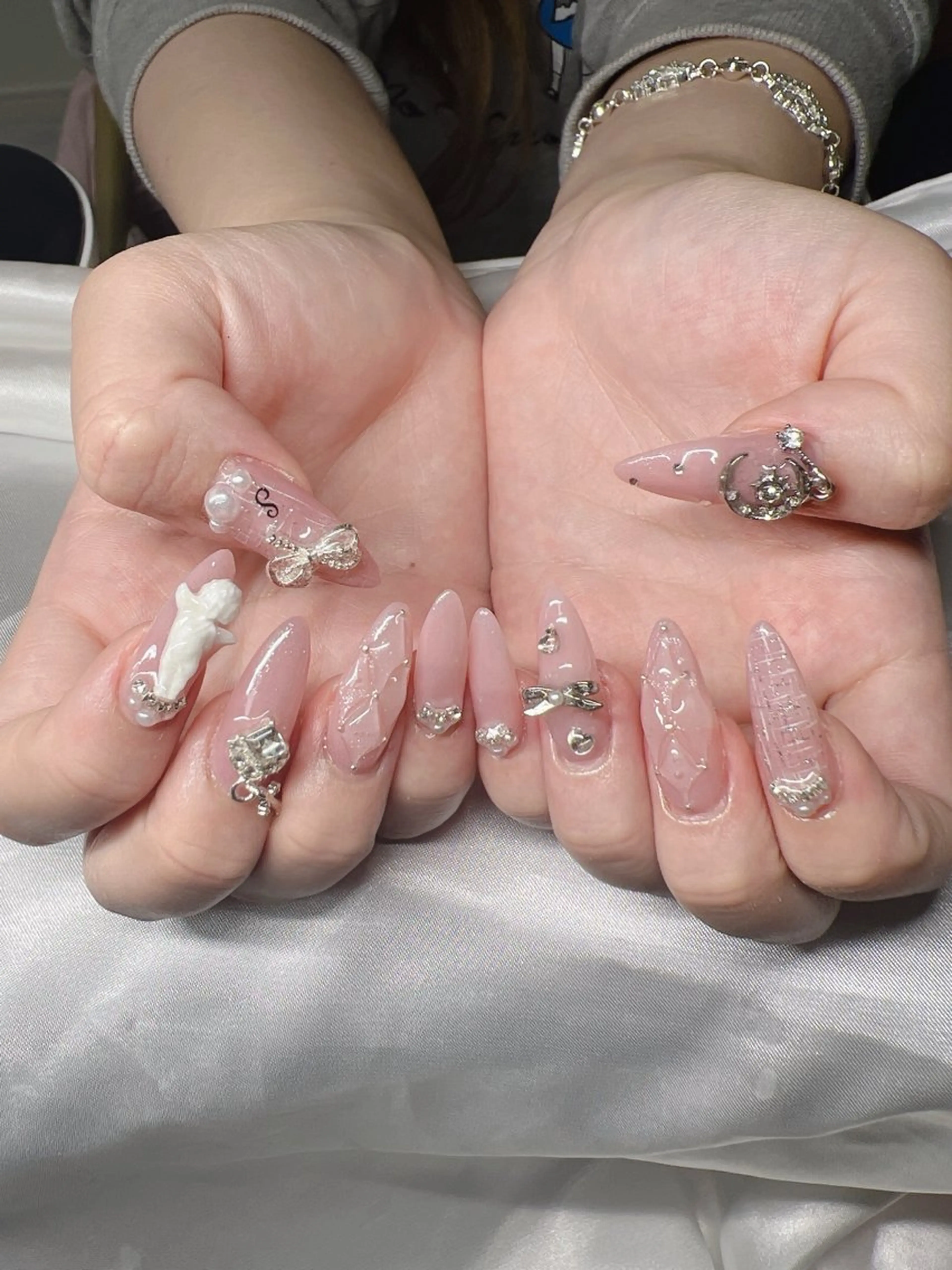 ネイル 長さ出し グラデーション 卒業式 キラキラネイル マグネットネイル Lee Nailsのネイルデザイン