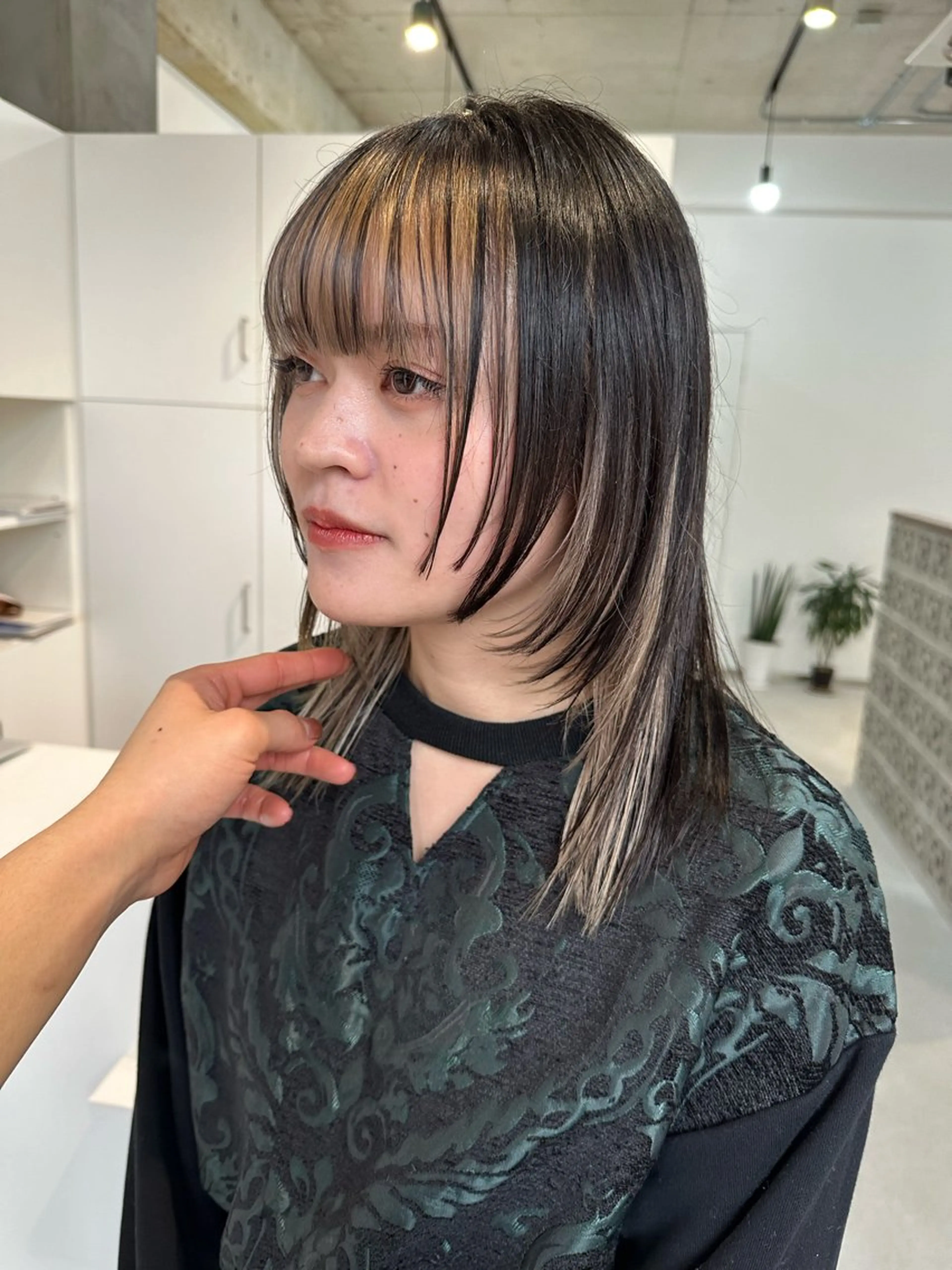 ミディアム 顔まわりレイヤー 顔周りカット レイヤーカット カット ヘアカラー トリートメント カイリ /レイヤーカットのヘアスタイル