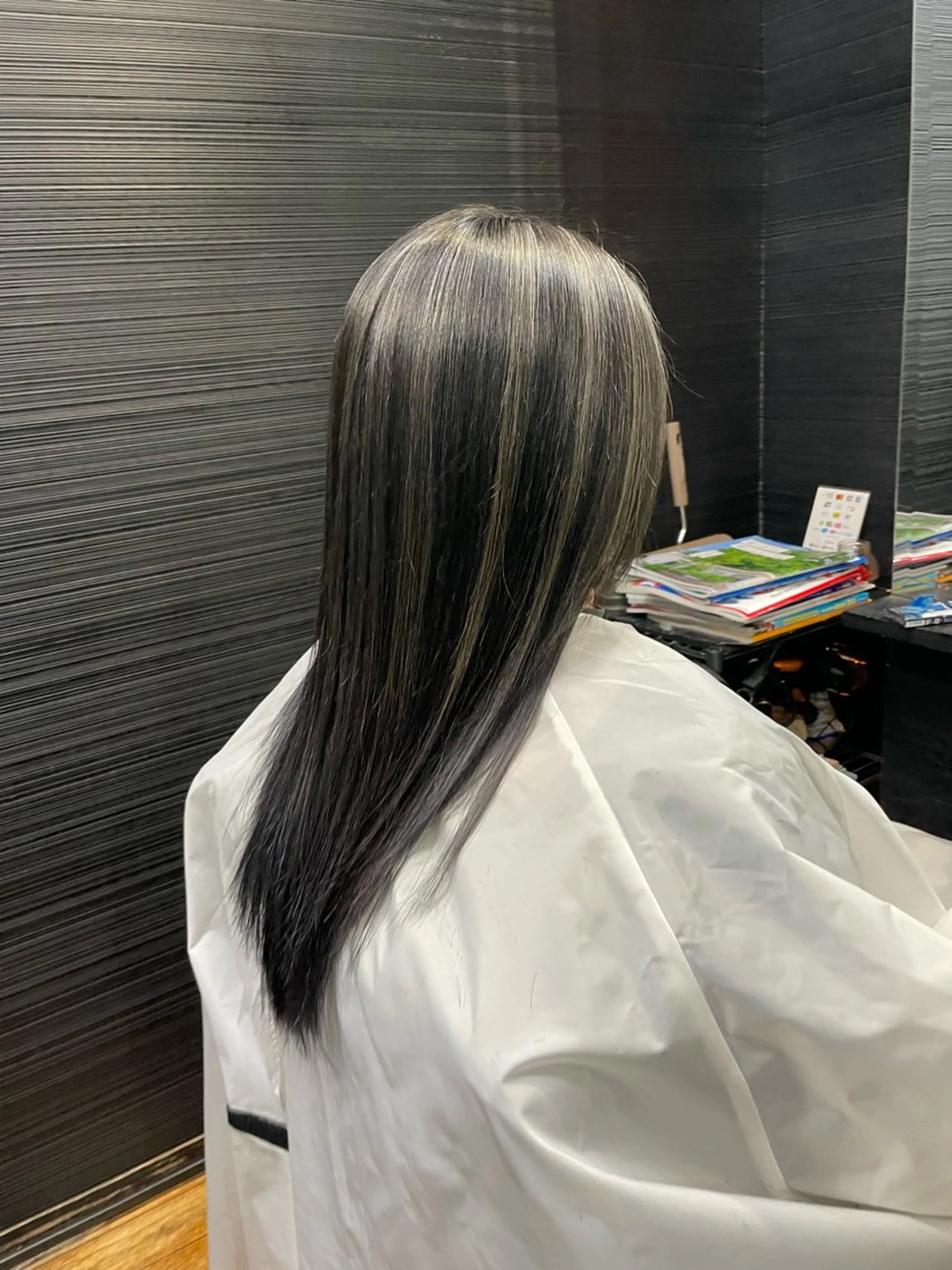 セミロング カラー ハイライトカラー ハイライト カット ヘアカラー 山本 雅由のヘアスタイル