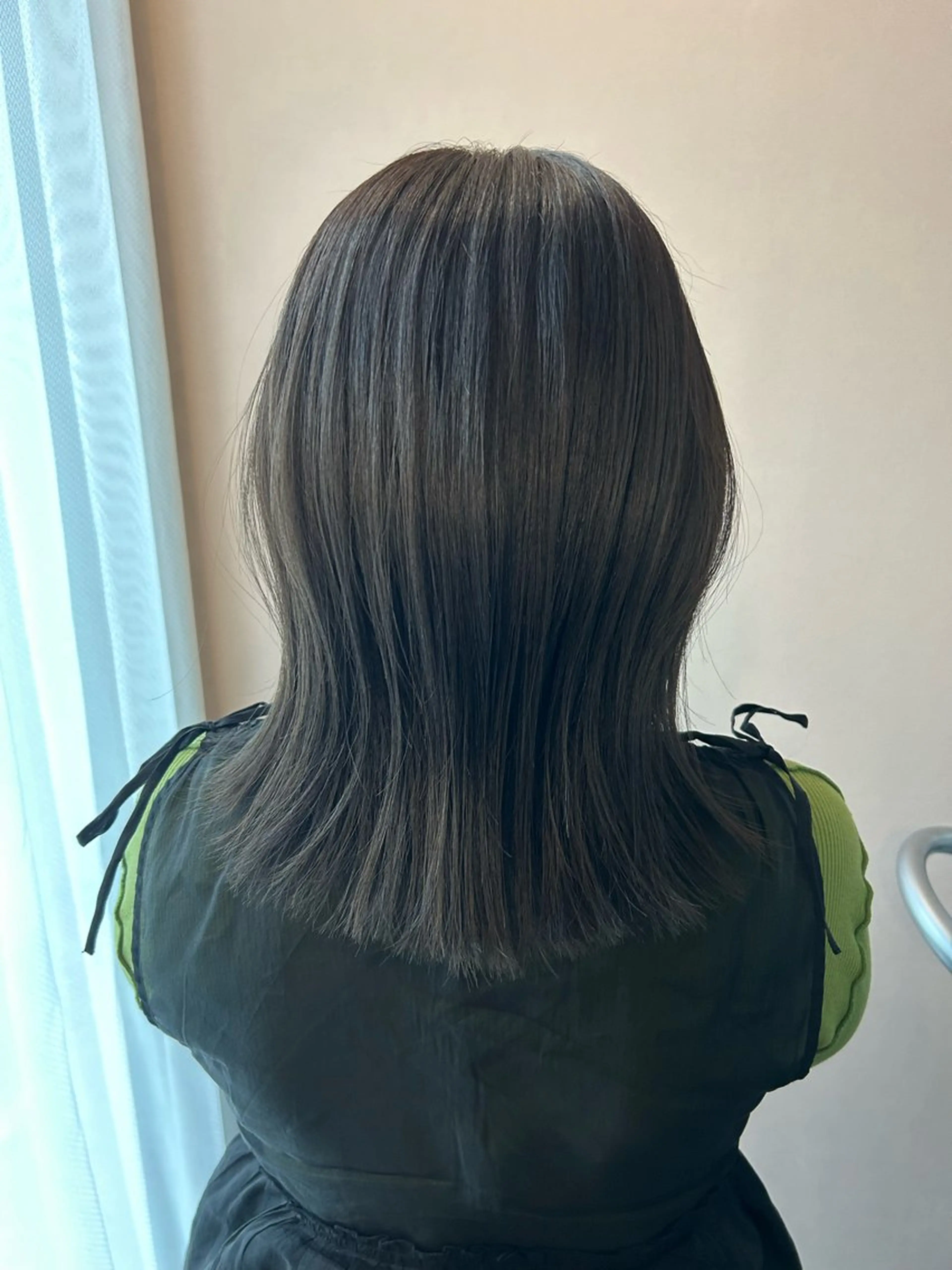 セミロング カラー アッシュ アッシュグレー 透明感カラー ハブヘアー ハブヘアーのヘアスタイル