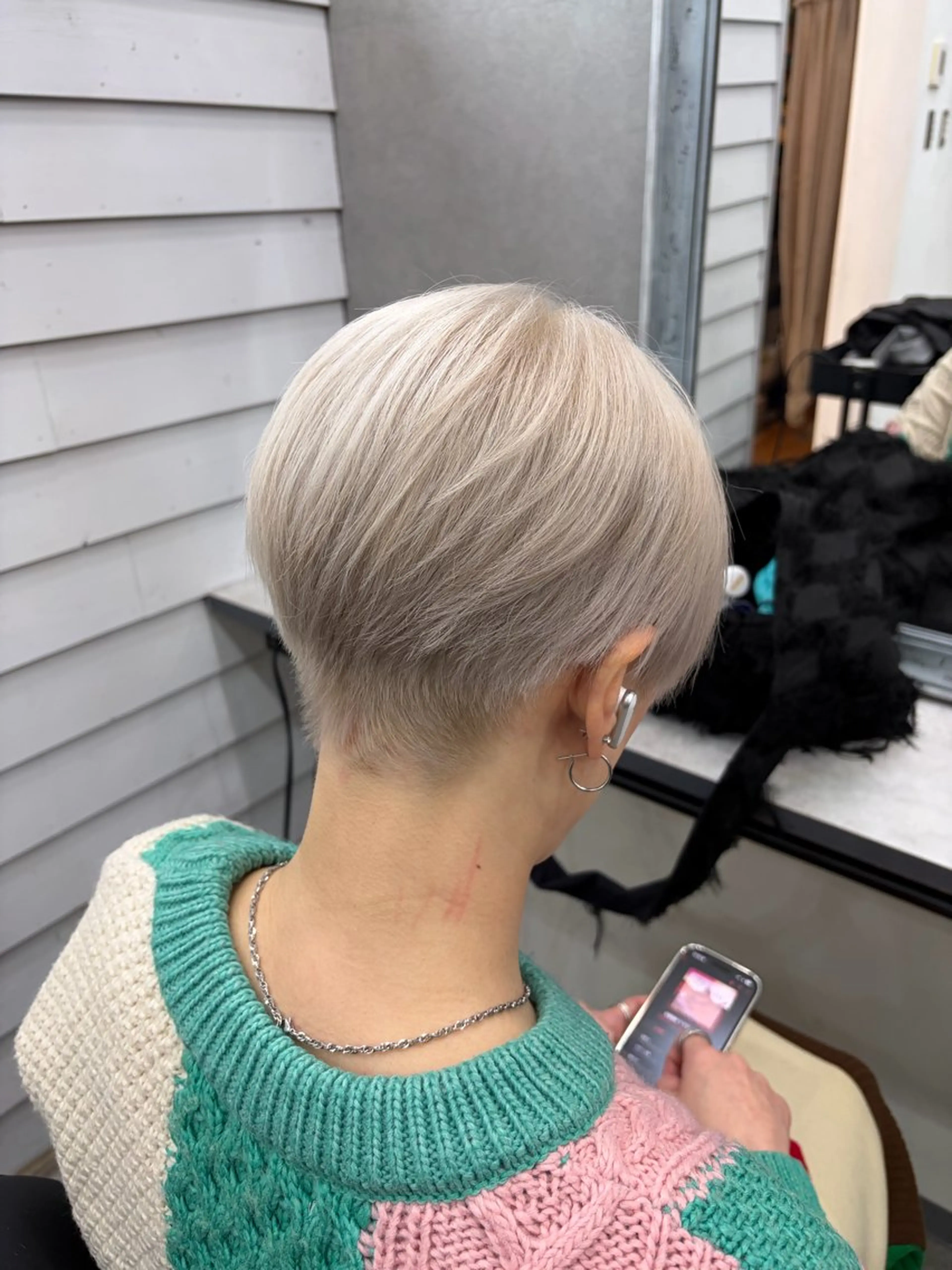 ショート カラー ベージュカラー ホワイトベージュ ショートヘア カット ヘアカラー トリートメント メンズパーマ ヘアカラー大成のヘアスタイル