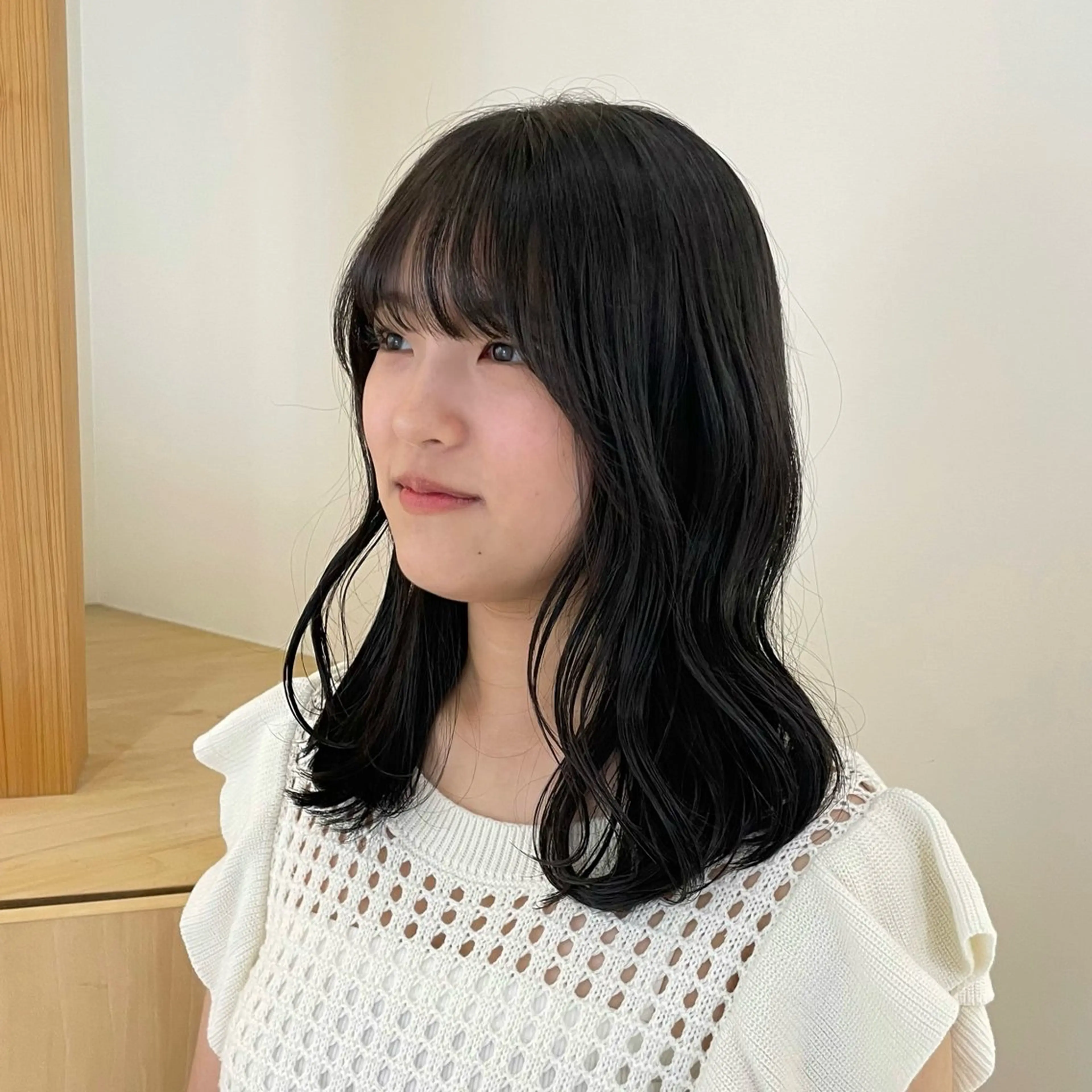 セミロング レイヤーカット 蓑輪璃央 ショートカットのヘアスタイル