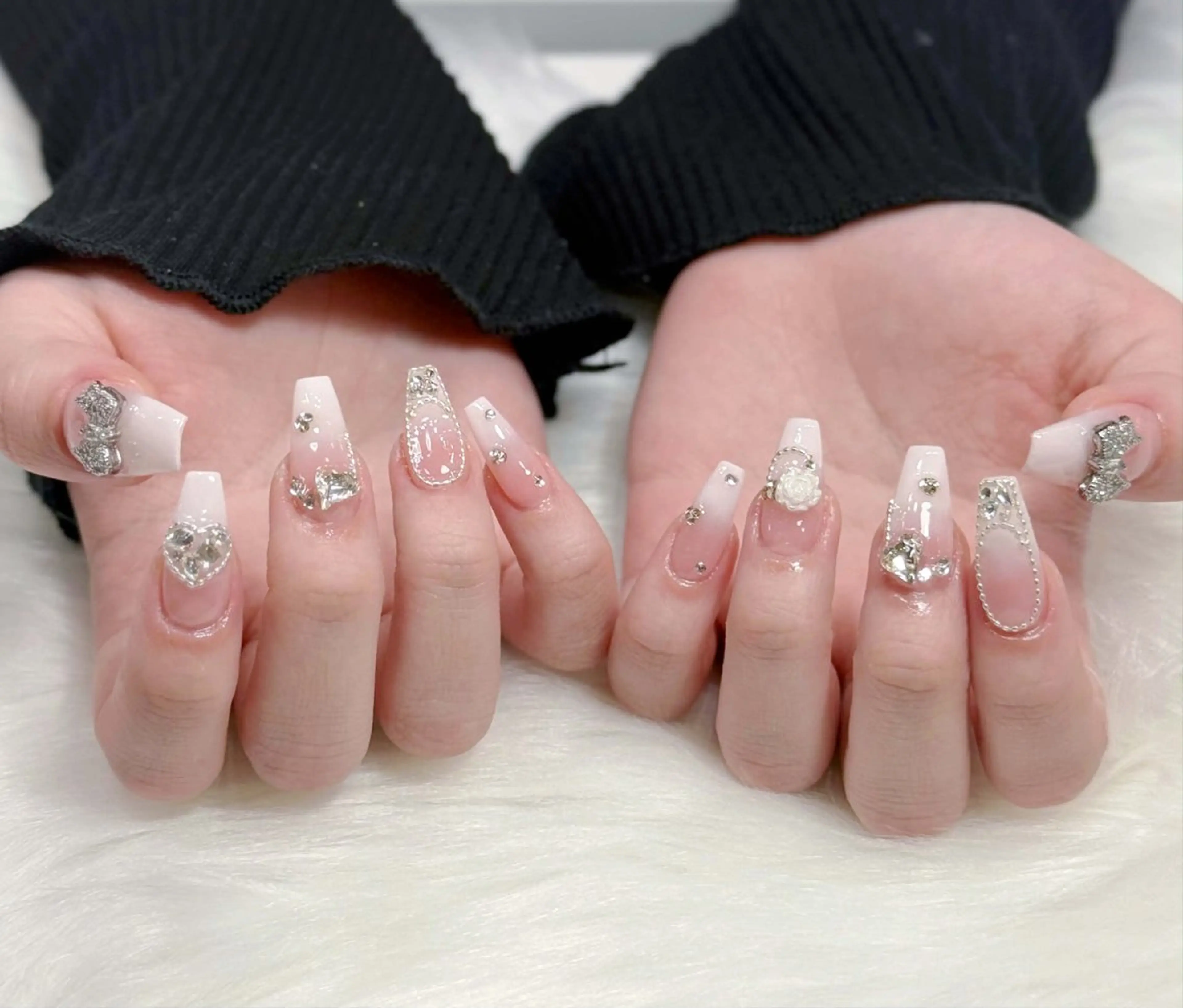 ネイル オーロラネイル チークネイル フットネイル フレンチネイル ジェルネイル Havi Nailsのネイルデザイン