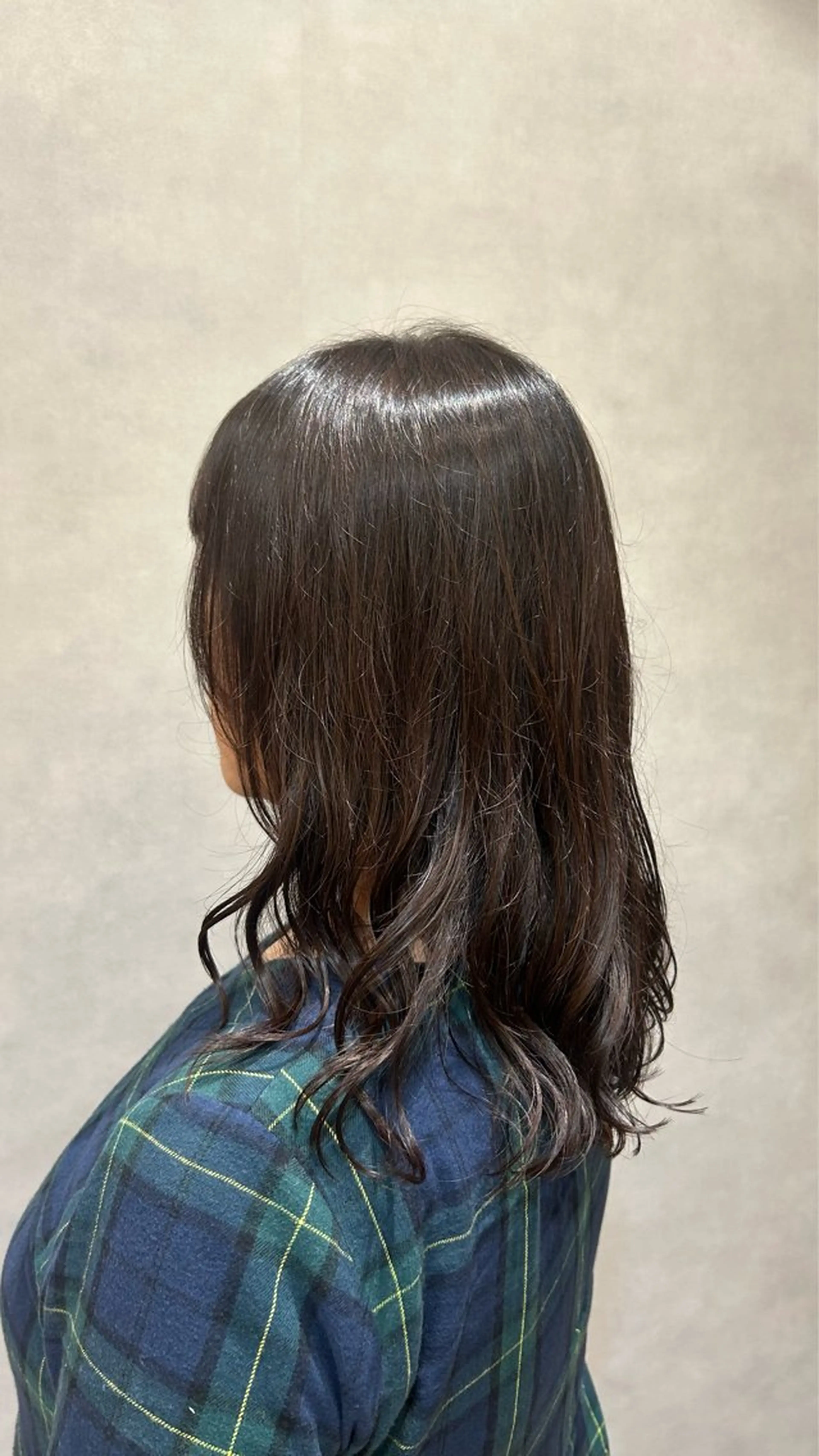 ミディアム ミディアムパーマ 顔まわりレイヤー レイヤーカット 藤浪 凪沙のヘアスタイル