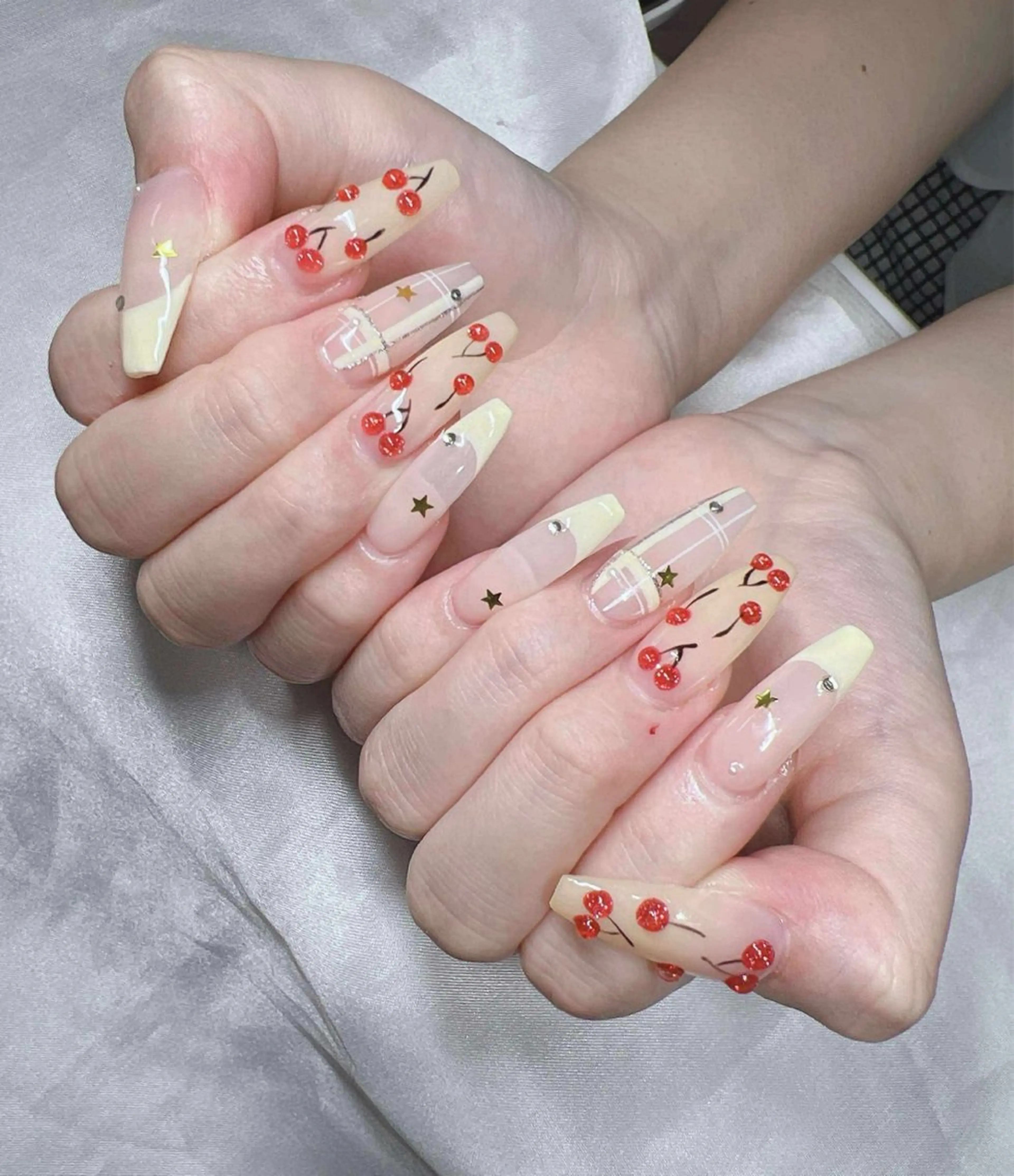 ネイル 長さ出し グラデーション 卒業式 キラキラネイル マグネットネイル ハンドネイル Lee Nailsのネイルデザイン