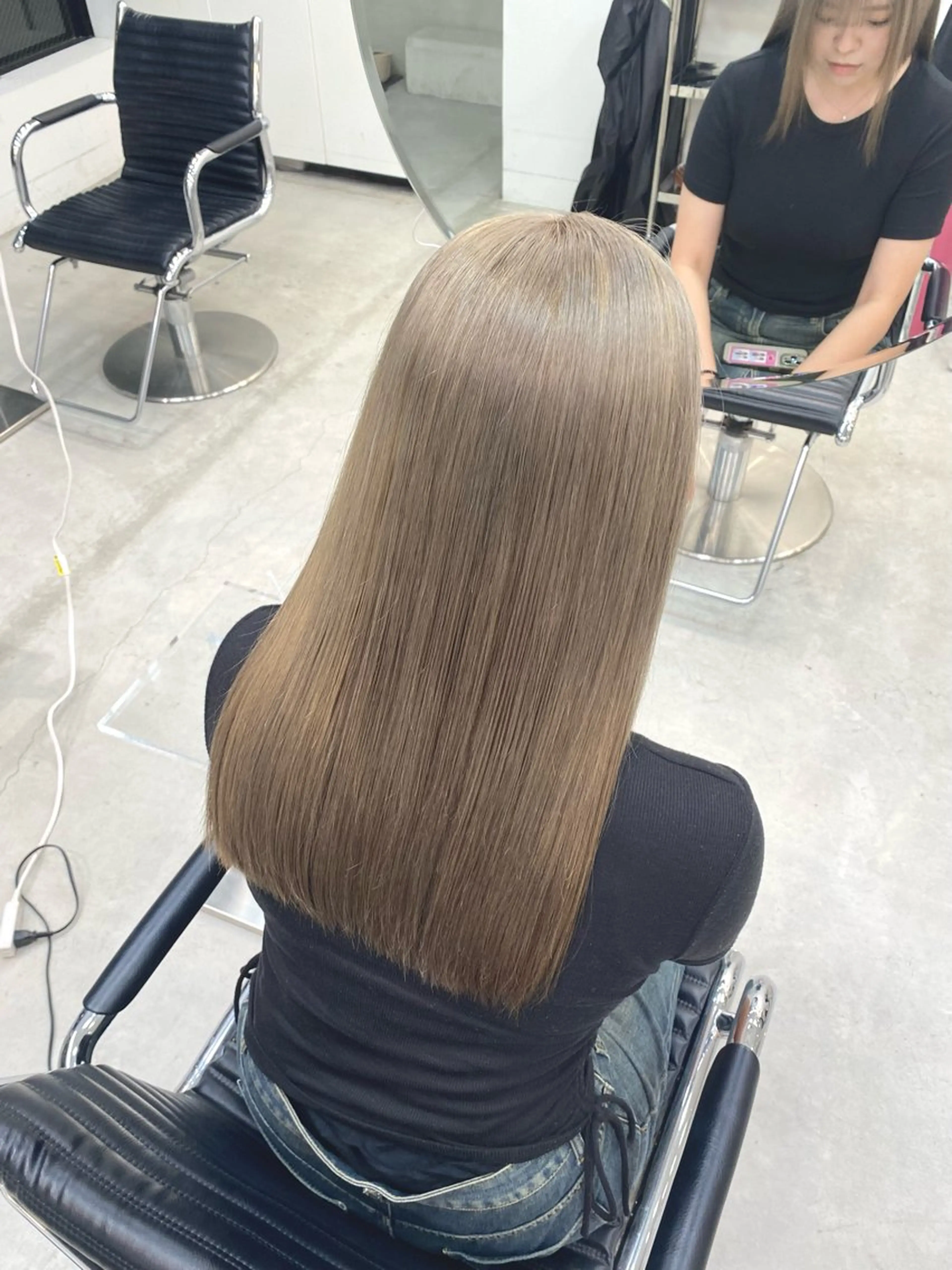 カラー グレージュ 漆崎 相美のヘアスタイル