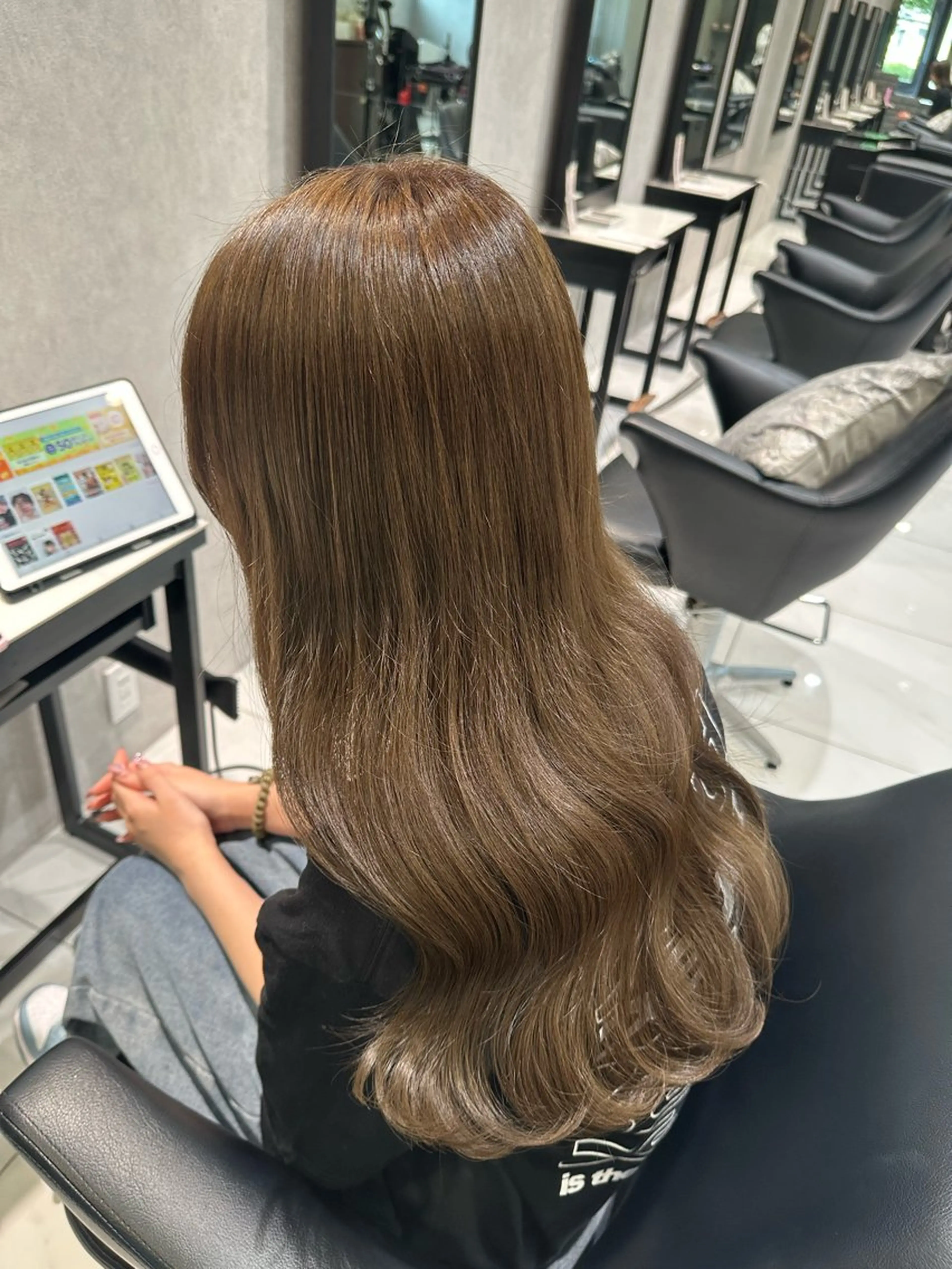 セミロング カラー ベージュカラー オリーブベージュ ヘアカラー トリートメント 岡田まみ🍒🤍 透明感カラーのヘアスタイル