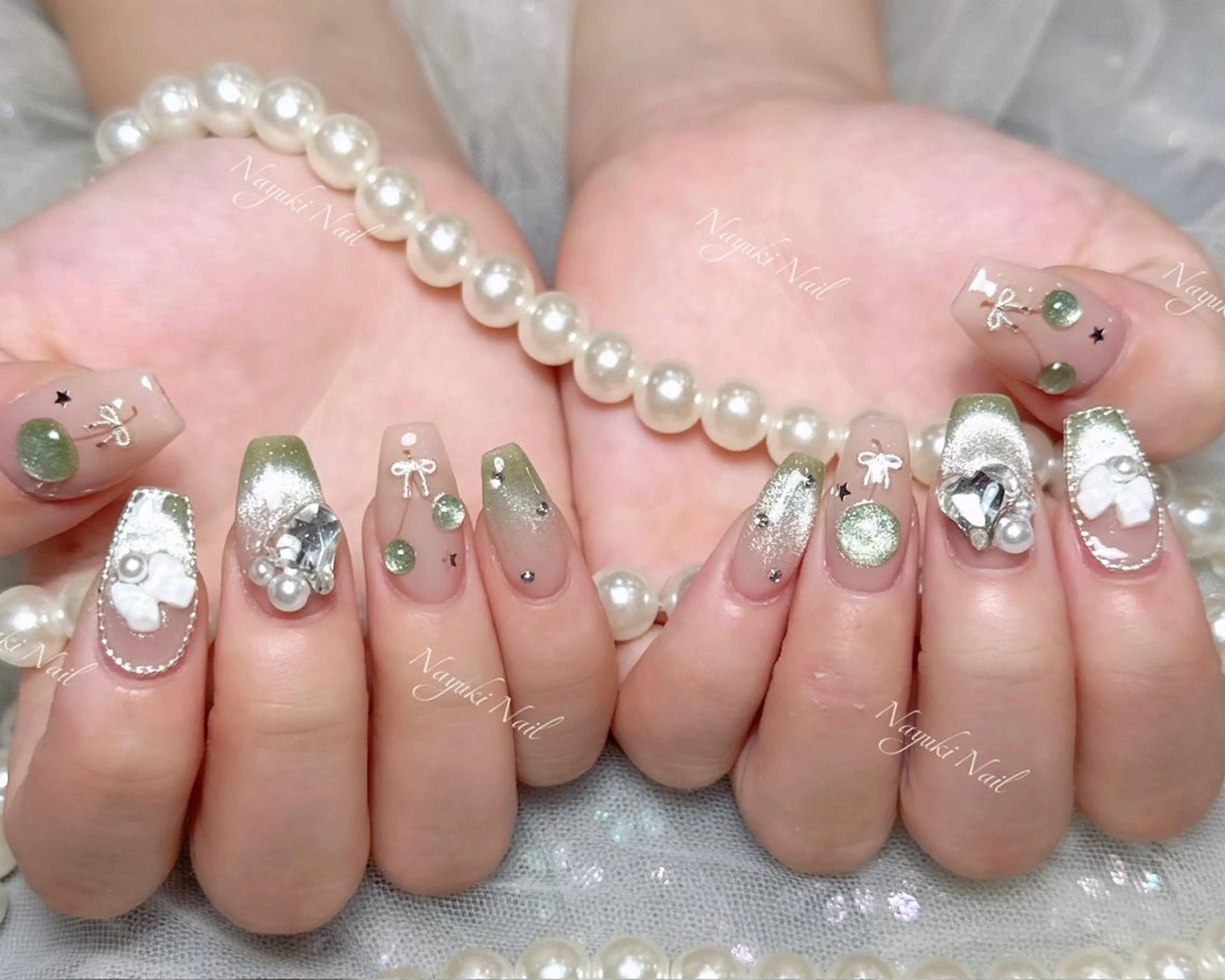 ネイル 🦋 Queenieのネイルデザイン