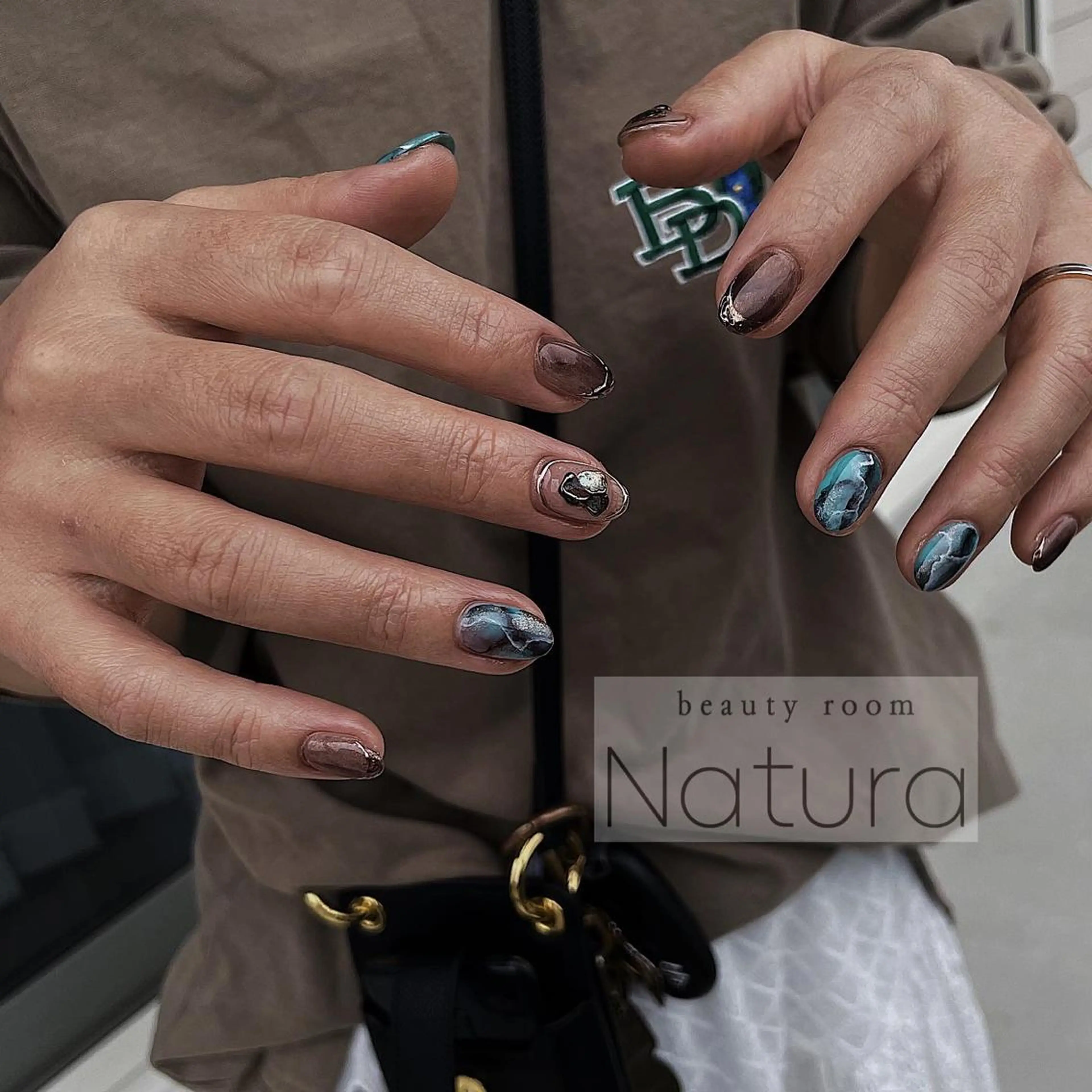 ネイル マツエク・マツパ アイブロウ ハンドネイル beautyroom Naturaのネイルデザイン
