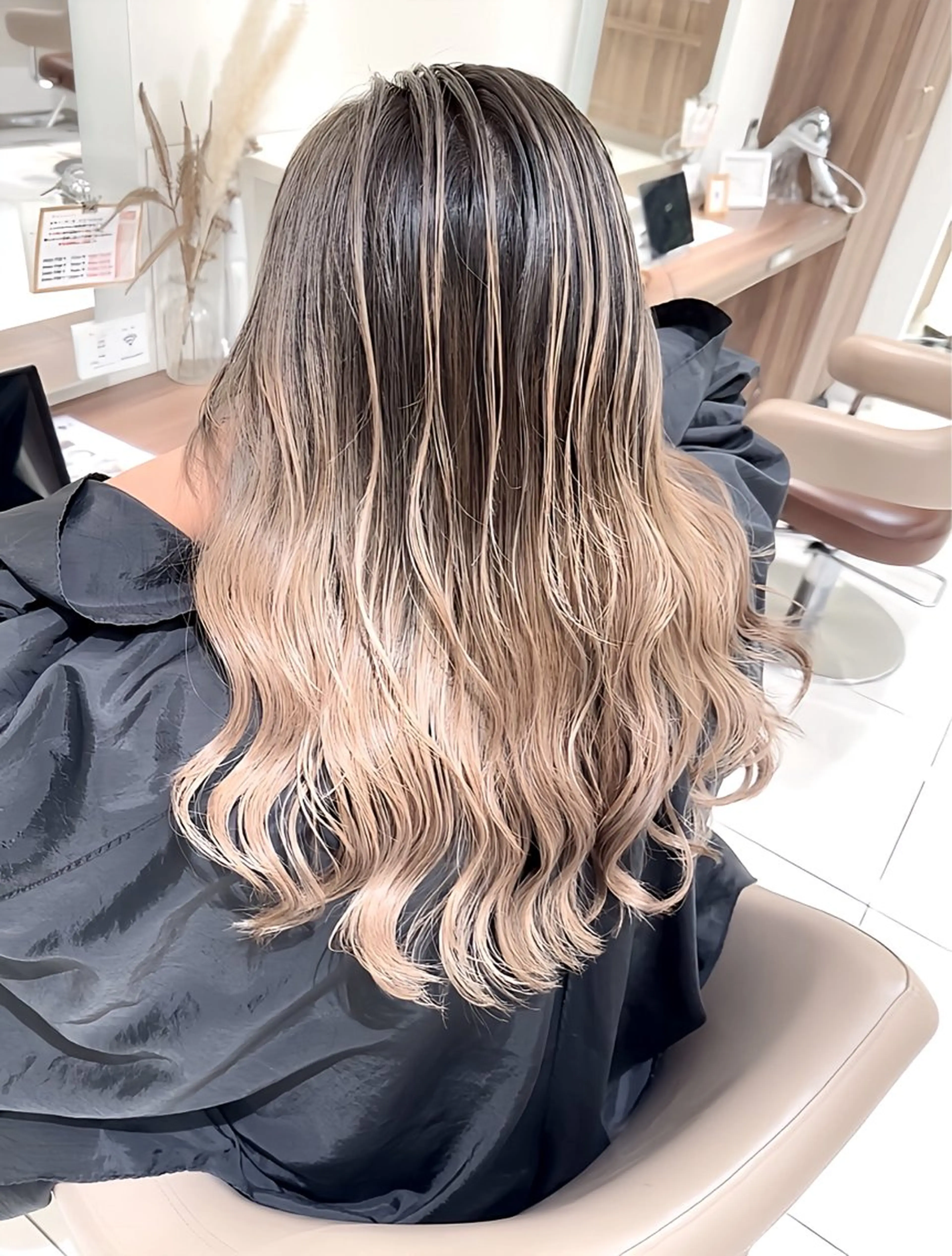 ロング カラー ベージュカラー グレージュ ハイライトカラー ミルクティーベージュ 外国人風カラー ヘアカラー トリートメント 大宮/バレイヤージュ 髪質改善/澤田隆誠のヘアスタイル