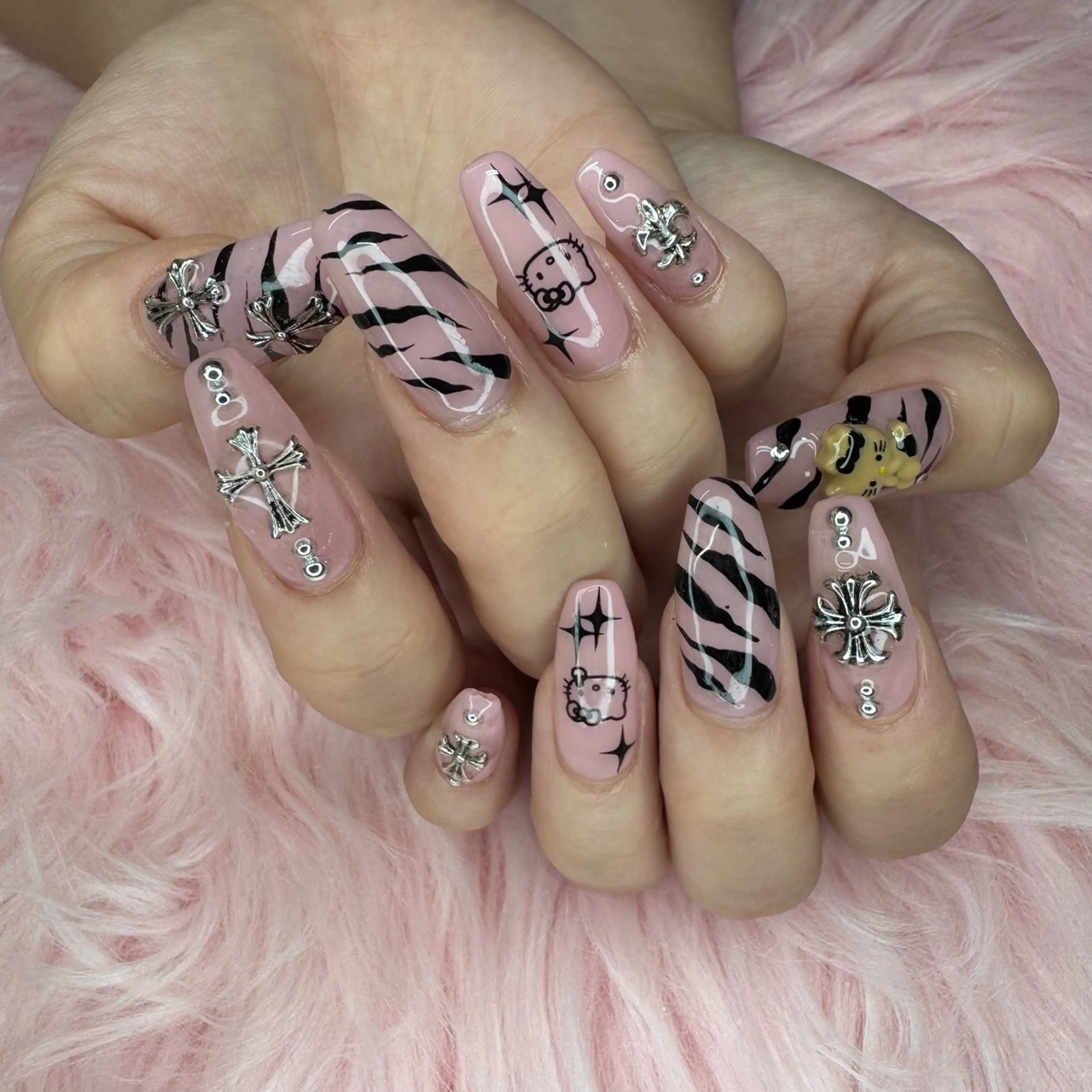 ハーフデザインコース【オフ込み】【持ち込みデザインok】【両手最大5本のデザイン】【パーツ1100円分無料】の写真