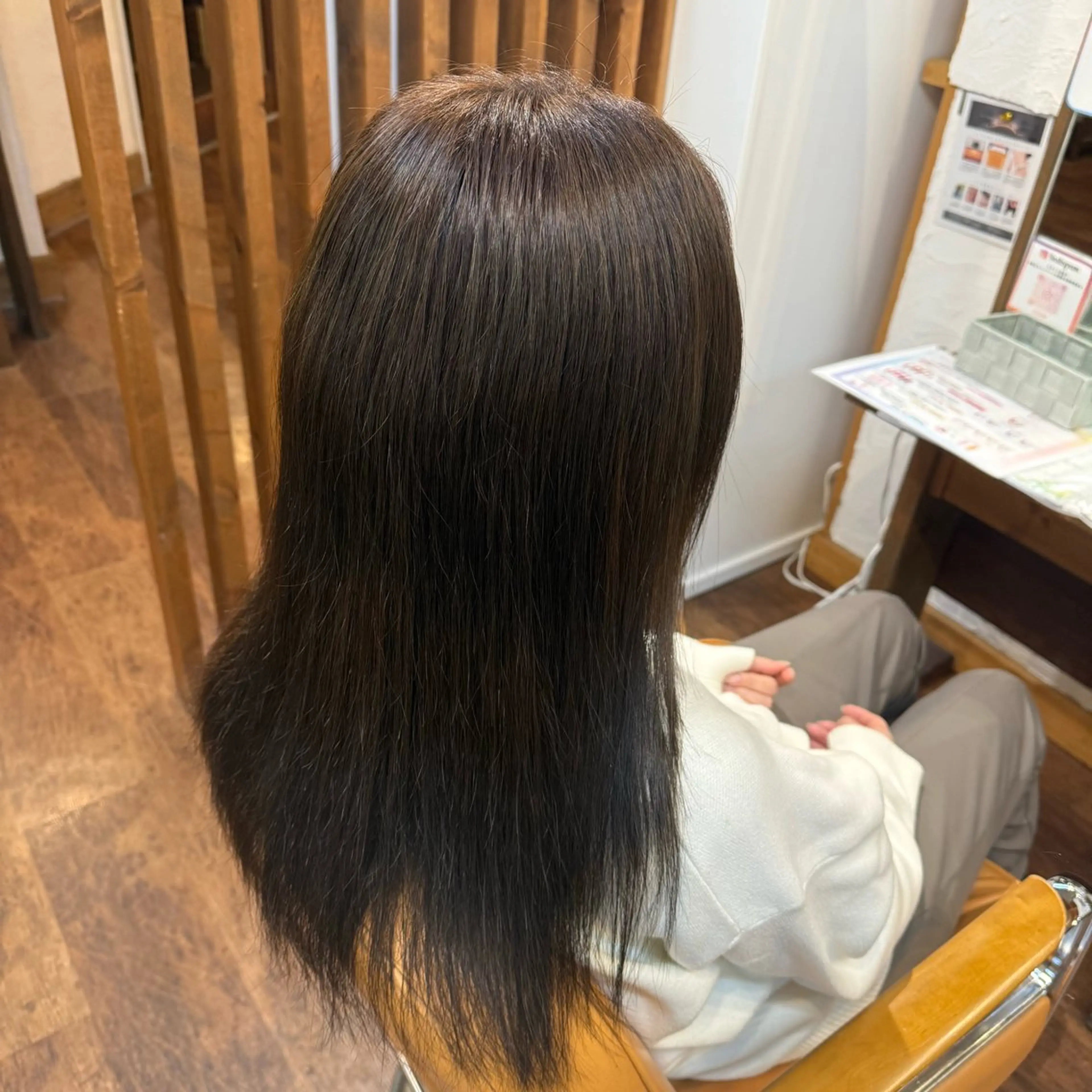 カラー アッシュ アッシュブラウン ブラウンカラー 渡邊 さくらのヘアスタイル
