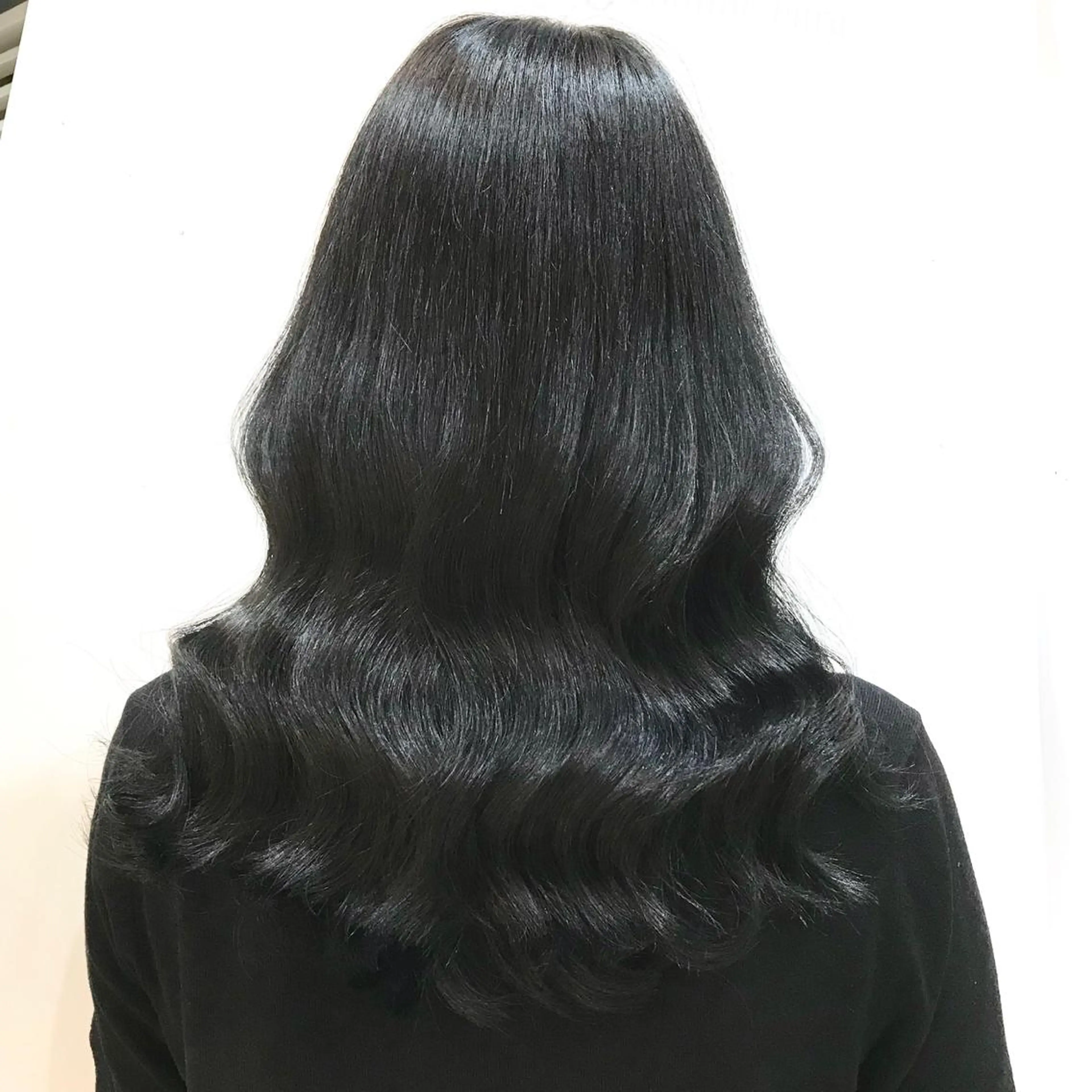 ロング カラー 黒髪 ブルーカラー ブルーブラック ヨシンモリ ムルギョル巻き K-POP好き美容師 🇰🇷Kai.Yのヘアスタイル