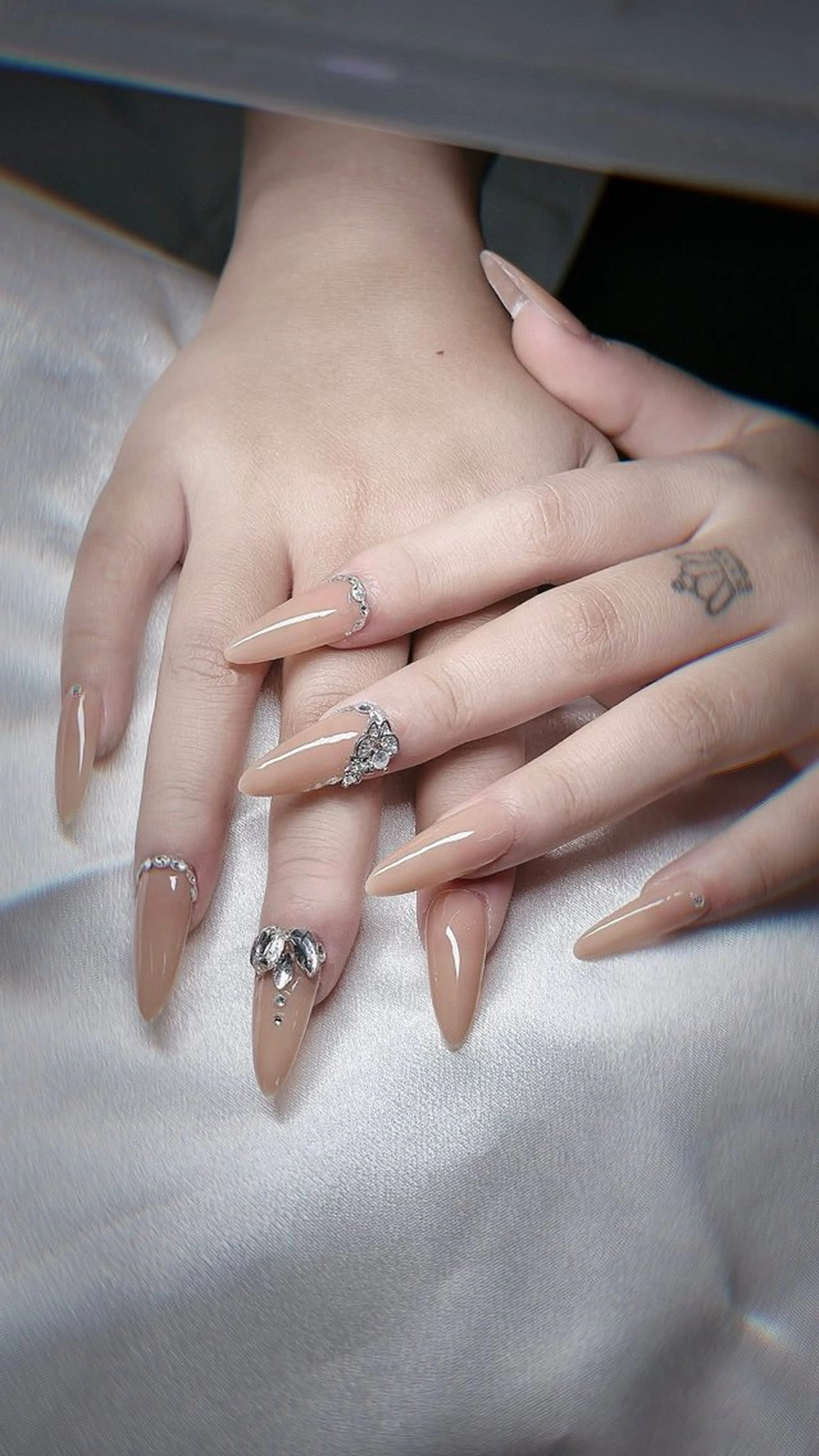 ネイル ストーンネイル ハンドネイル Minette nailHuongのネイルデザイン