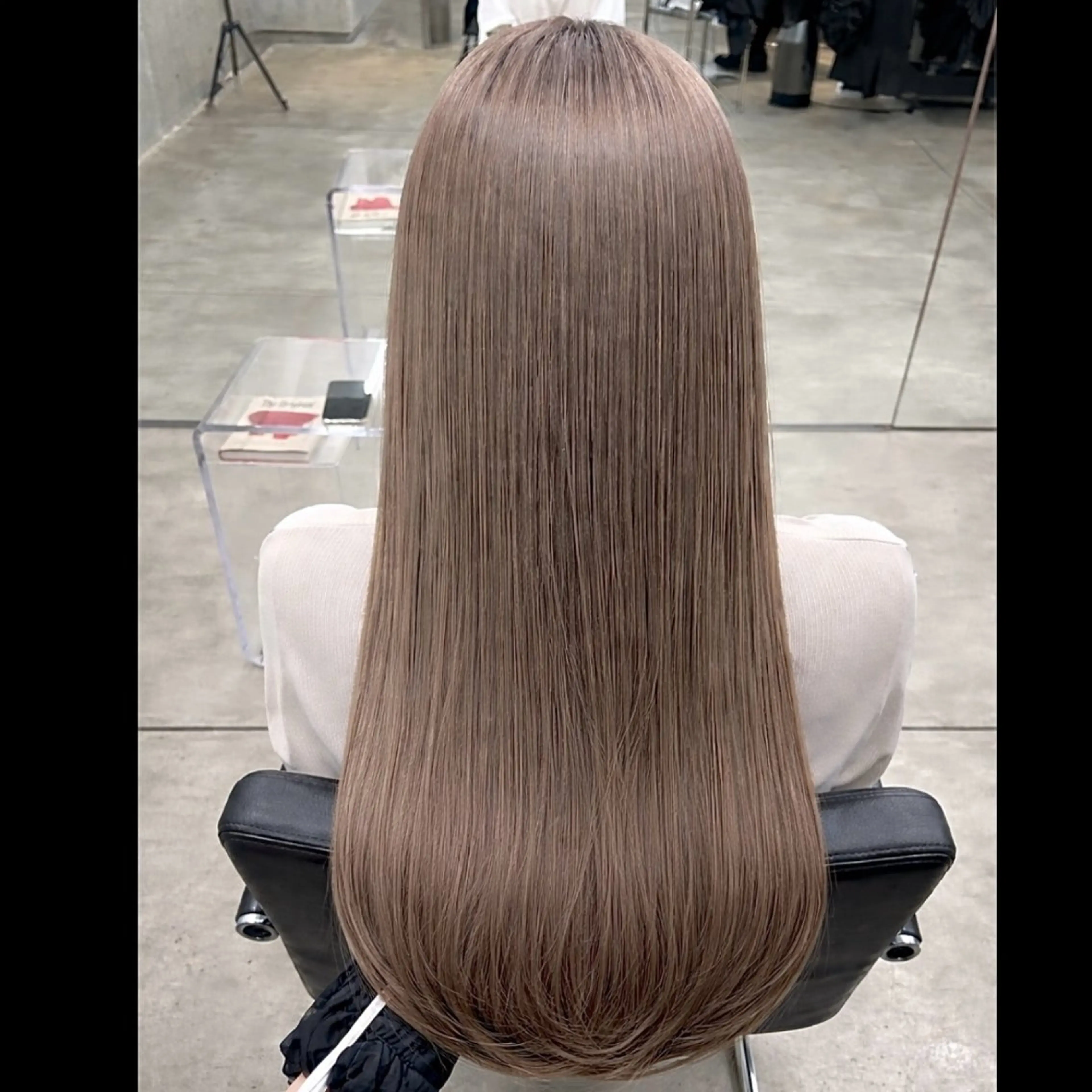 カラー ブリーチ グレージュ 北浦 雅のヘアスタイル
