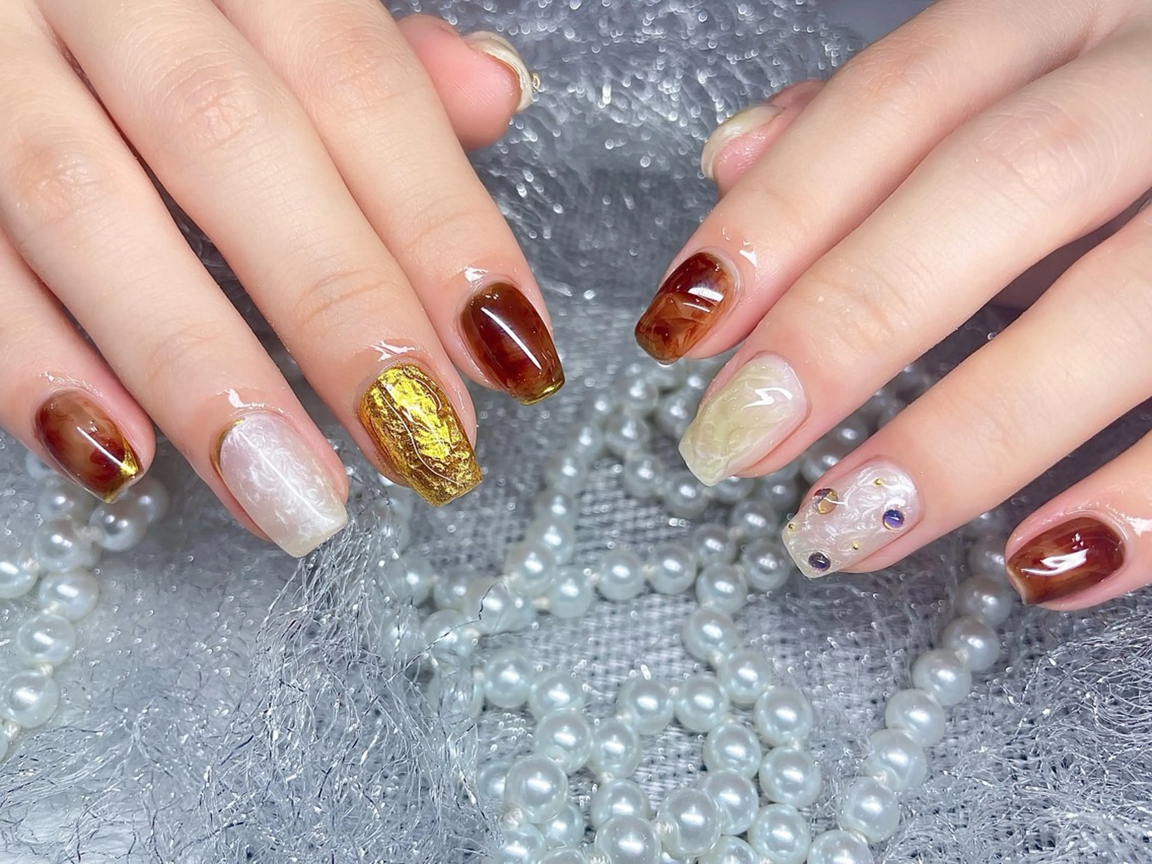 ネイル 長さ出し フットネイル フレンチネイル ジェルネイル ガラスフレンチ ハンドネイル ハンドケア More Glam渋谷店のネイルデザイン