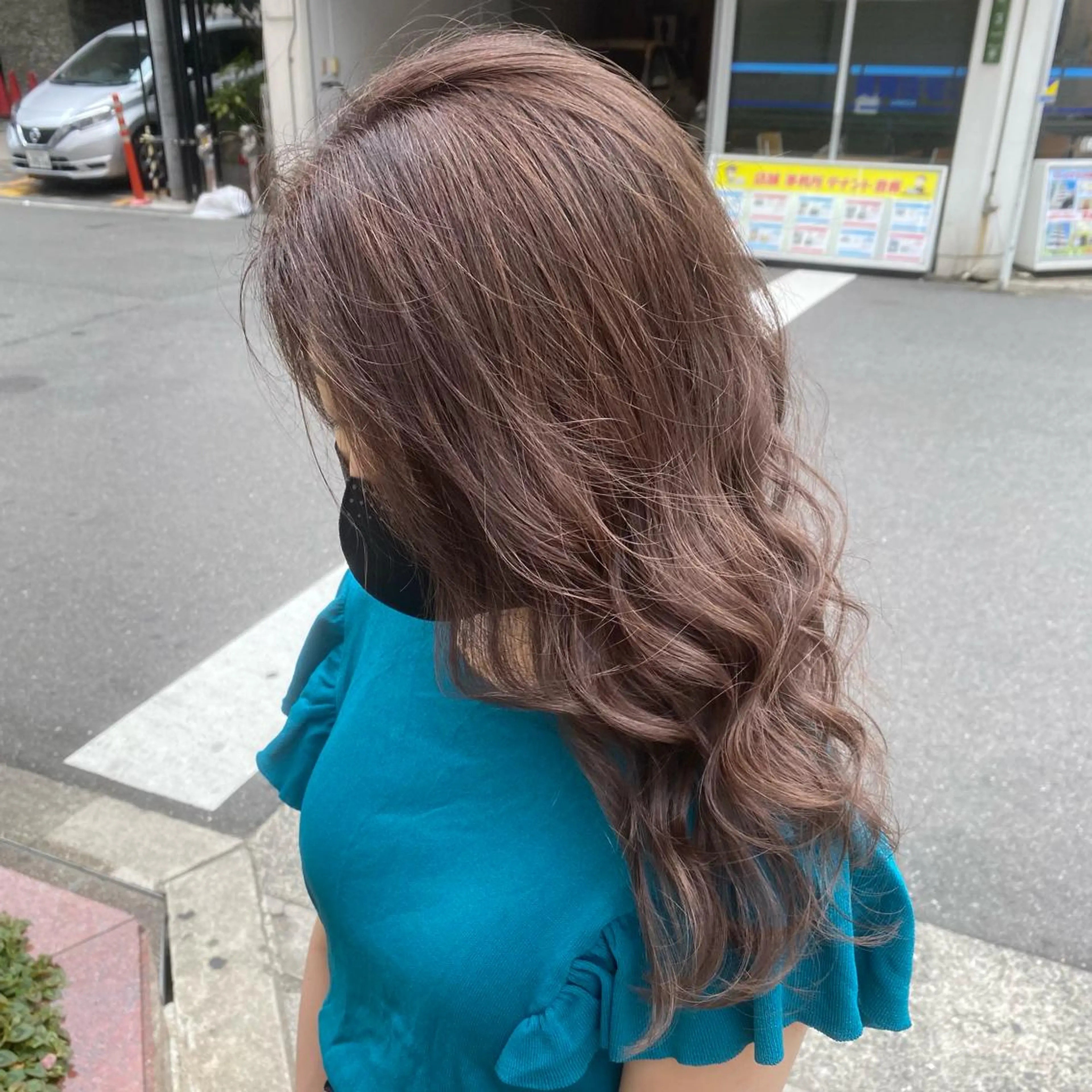 セミロング カラー ヘアカラー シールエクステ特化 ハイトーン、NANAのヘアスタイル