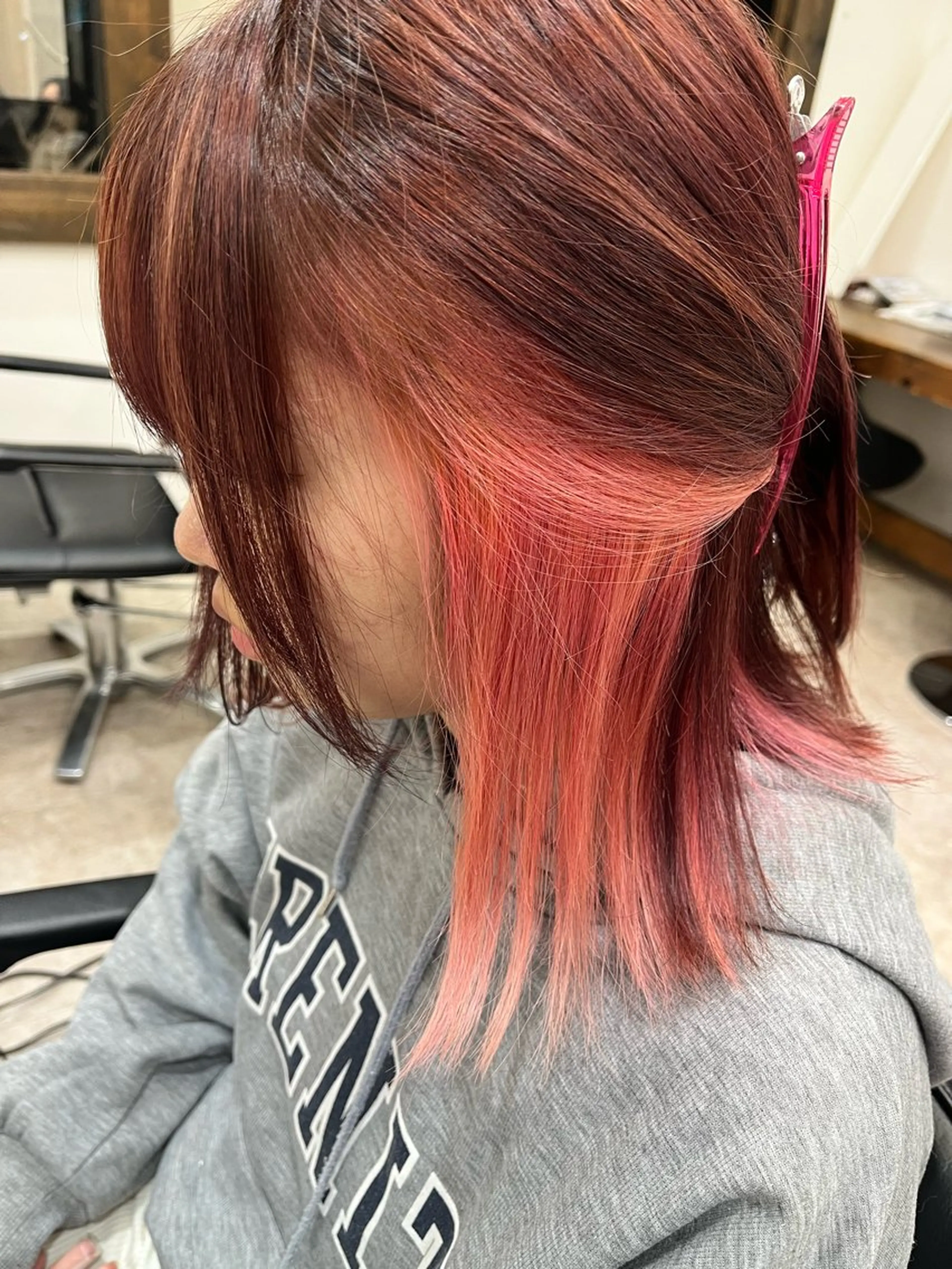 ミディアム カラー インナーカラー ピンクカラー ヘアカラー 黒川 綾音のヘアスタイル