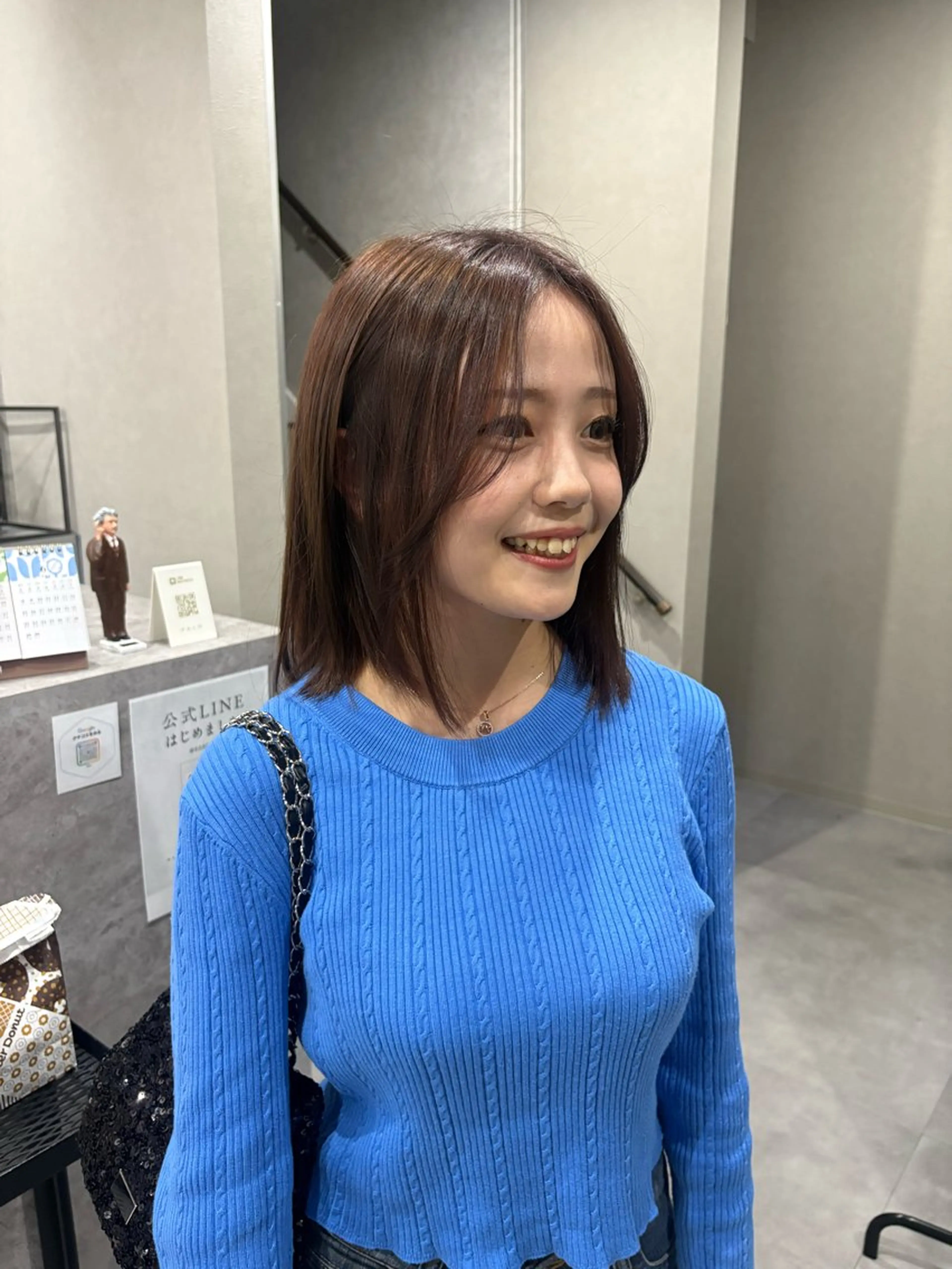 ミディアム カラー ブリーチ ブラウンカラー ブリーチなしカラー ピンクカラー 中西 琉渚のヘアスタイル