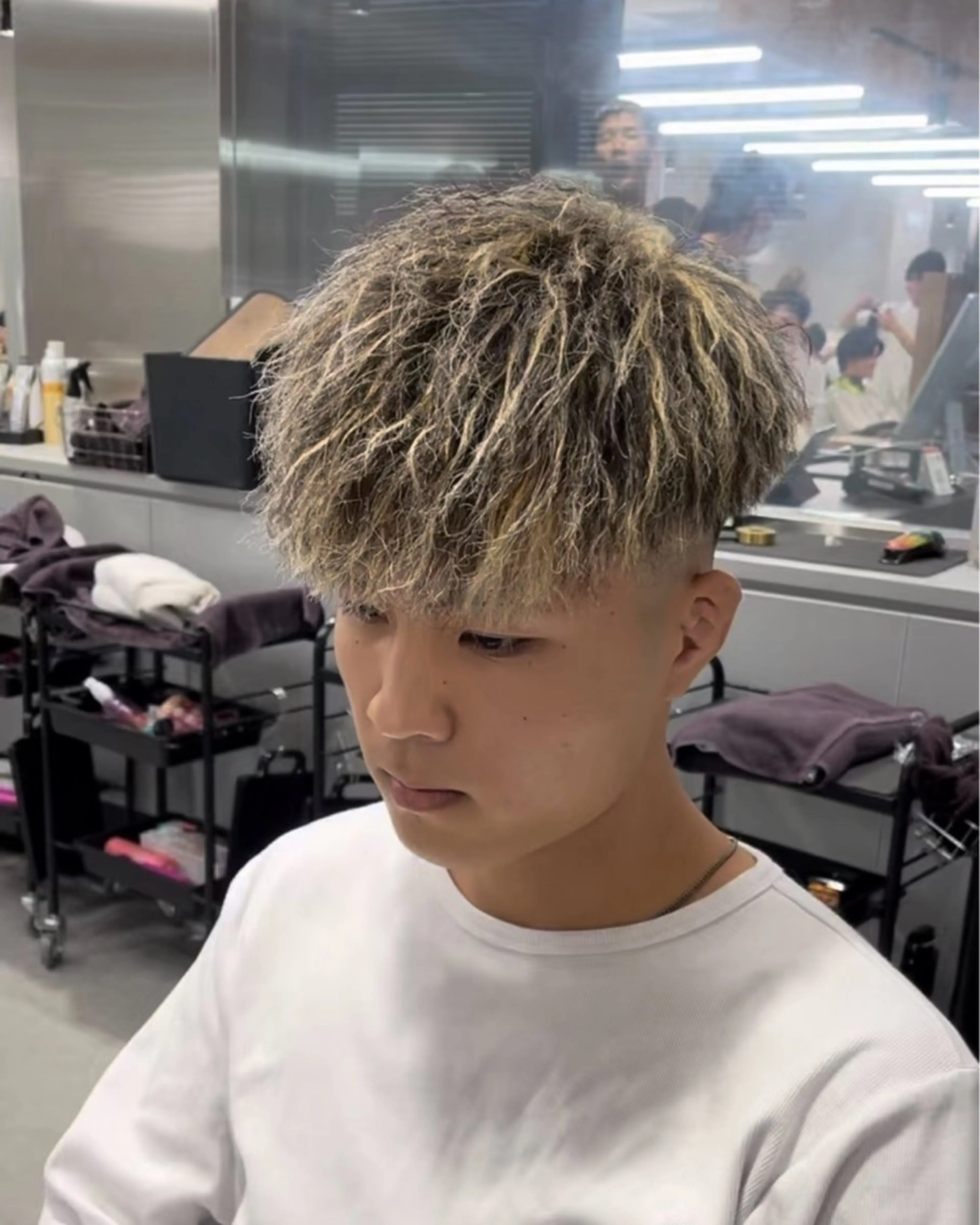 ショート カラー パーマ メンズ メンズハイライト メンズメッシュ メンズパーマ ハイライトカラー メッシュ カット ヘアカラー パーマ 🔥メンズ 特化🔥菊水皐暉🔥のヘアスタイル