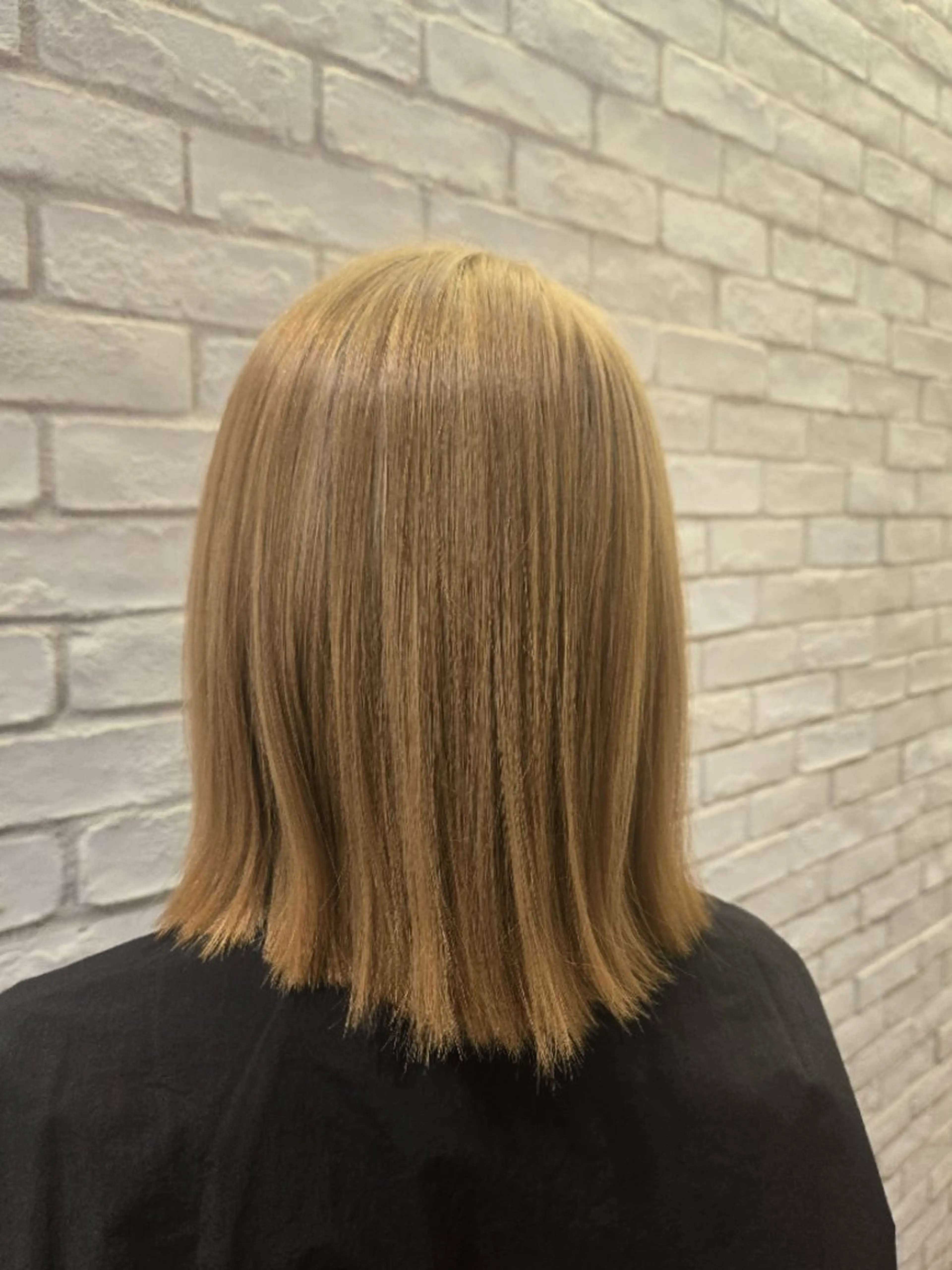 セミロング アッシュ preak TOMOのヘアスタイル