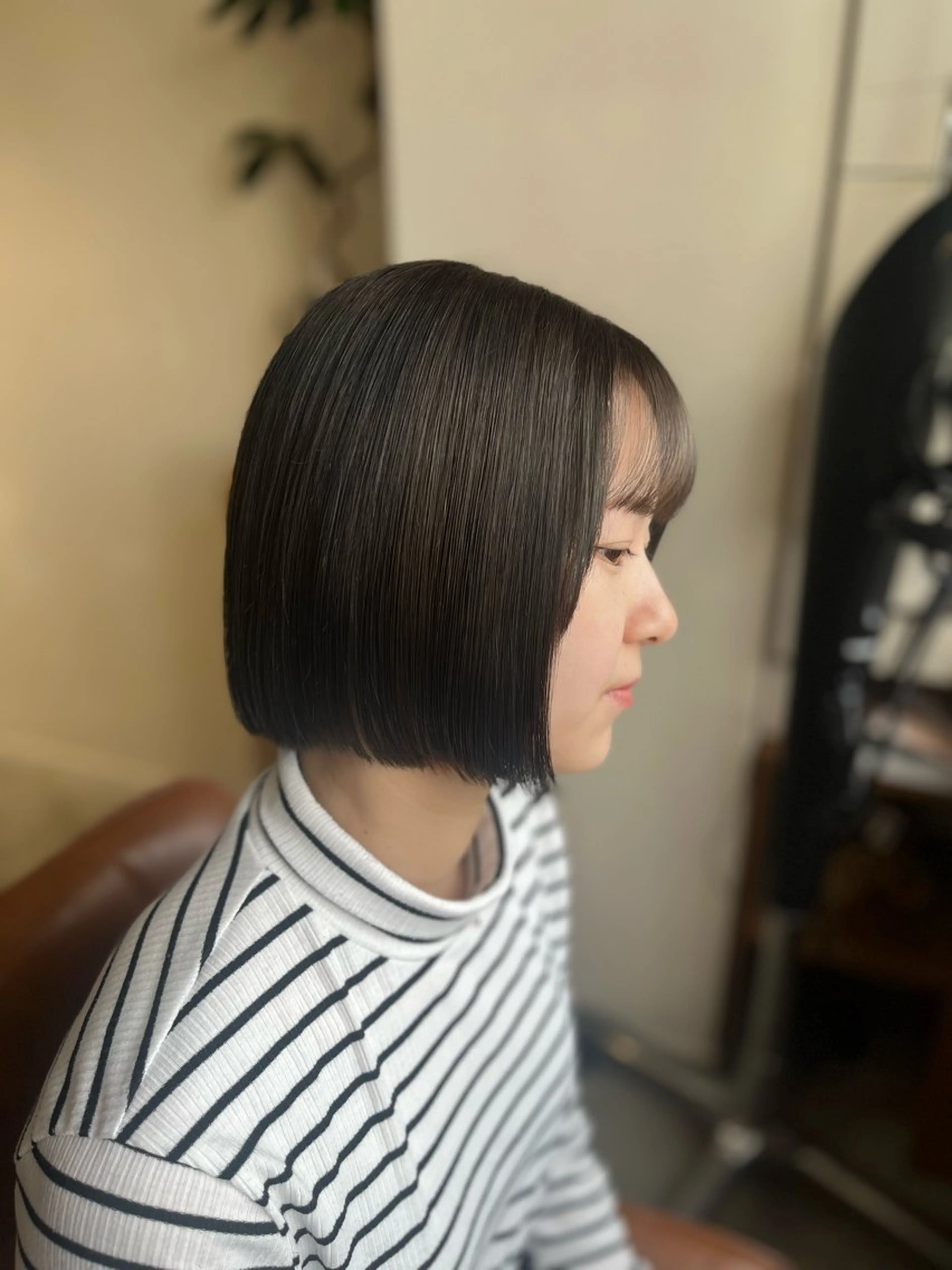 ショート ボブ 塩川ももこ/ 自然な縮毛矯正のヘアスタイル