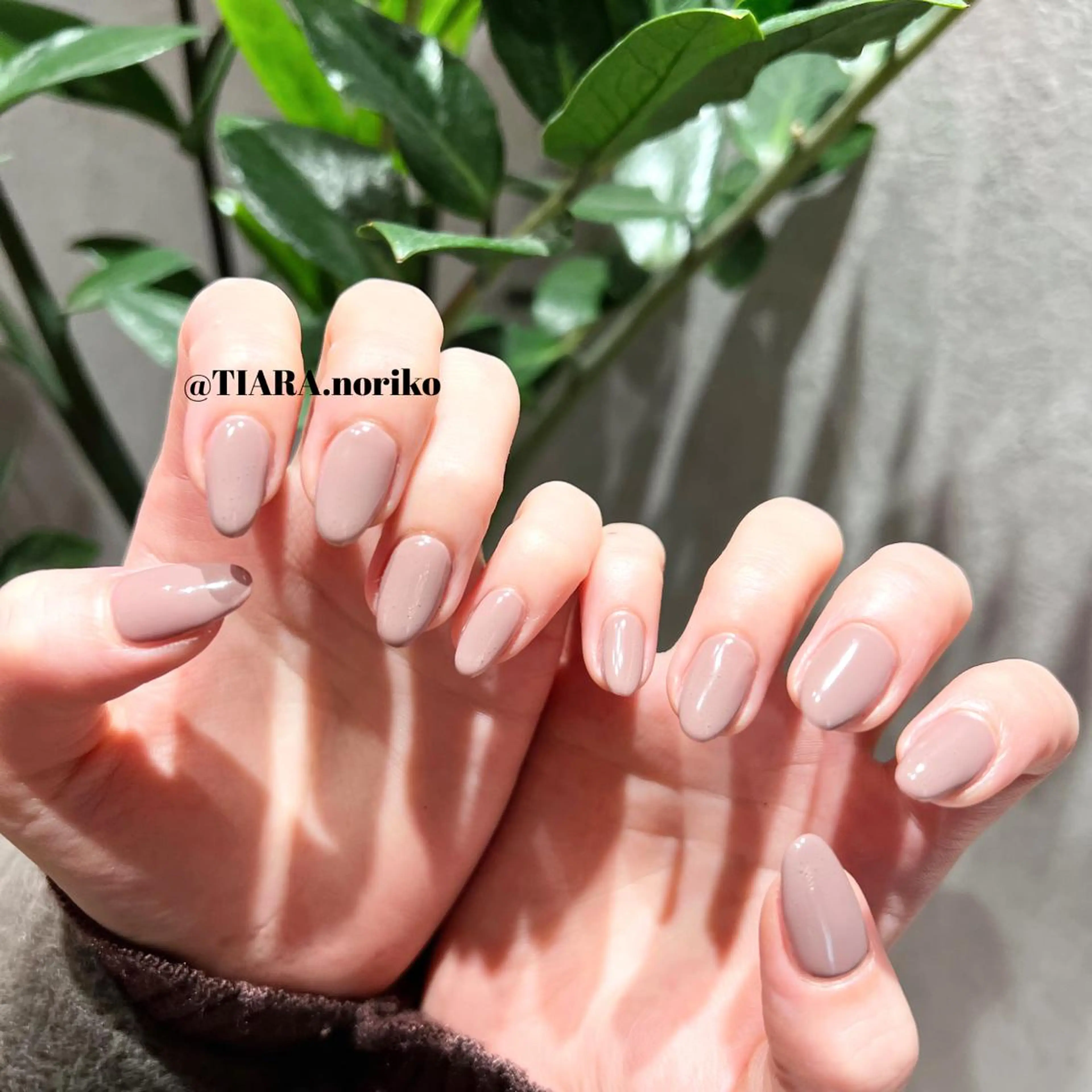 ショート カラー メンズ ネイル メンズ韓国風 ベージュカラー 韓国風ヘア キラキラネイル 韓国ネイル TIARA所属・TIARA💅🏻 NORIKOのネイルデザイン