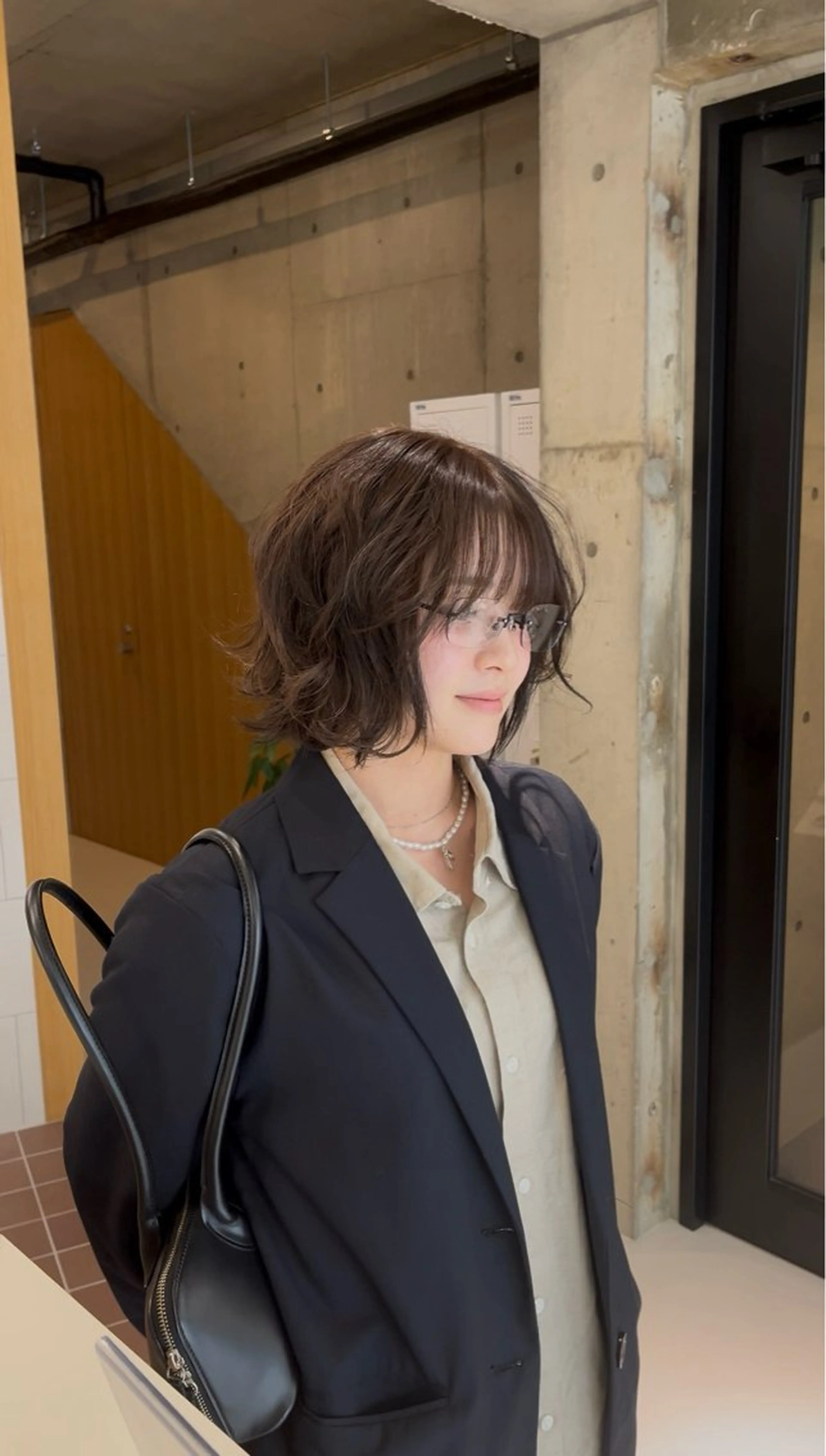 ミディアム カラー ミディアムパーマ ベージュカラー ブリーチ ブラウンカラー ブリーチなしカラー カット ヘアカラー トリートメント nagi所属・横田直也／韓国風 レイヤーカット／千種のヘアスタイル