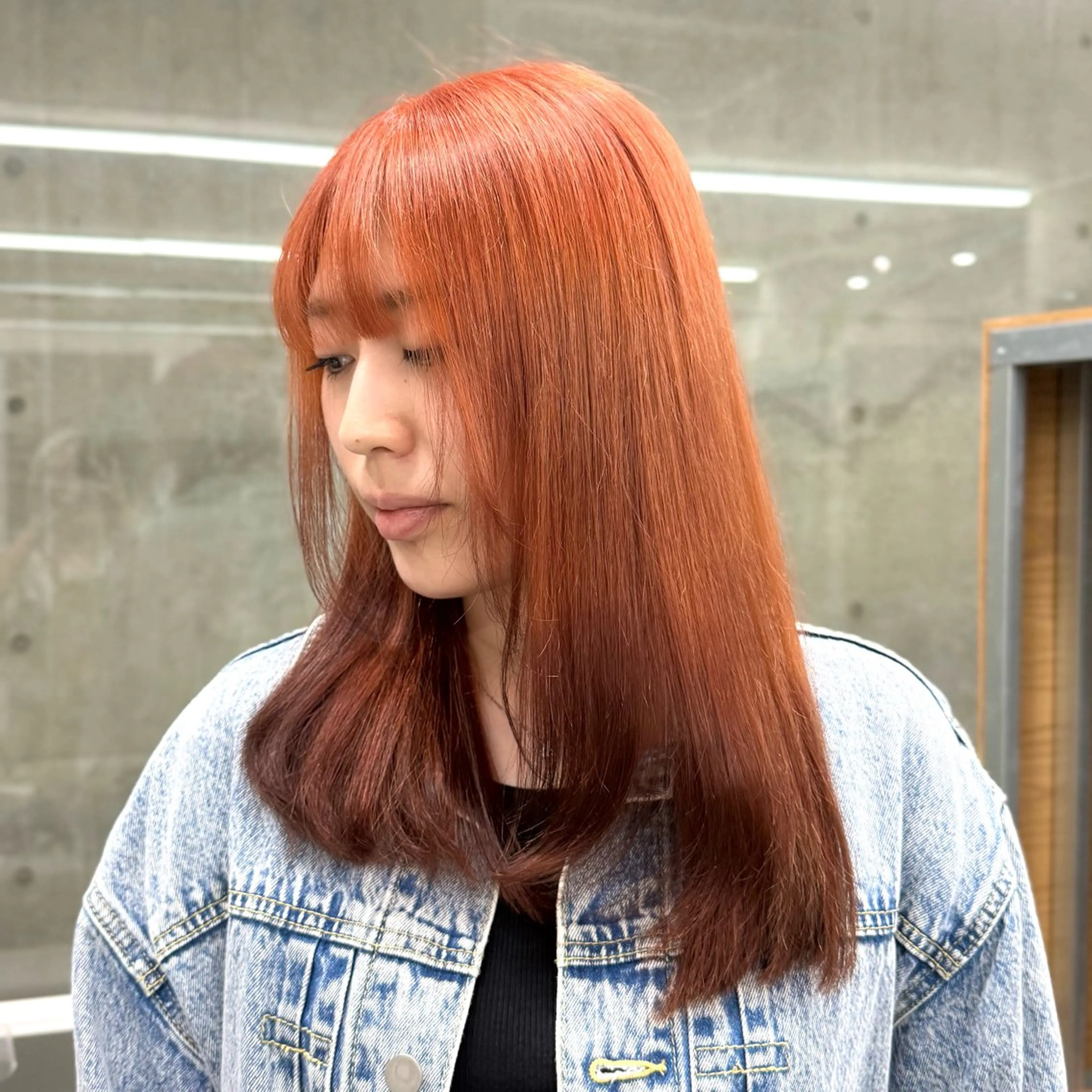 セミロング カラー Runa/大人 かわいいハイトーンのヘアスタイル