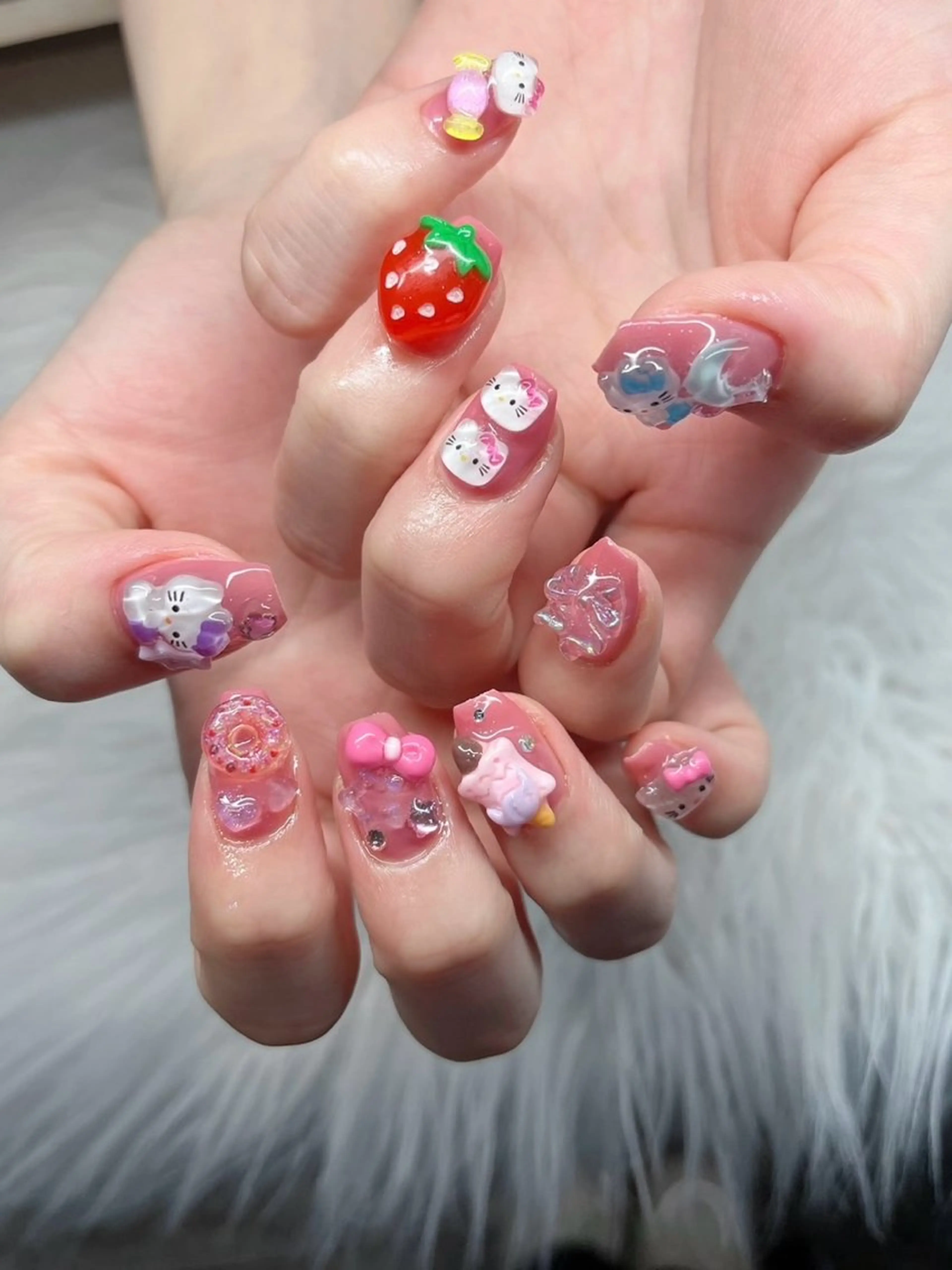 ネイル オーロラネイル チークネイル フレンチネイル ガラスフレンチ ロングネイル ハンドネイル XIMINANAIL SALON堀江店のネイルデザイン