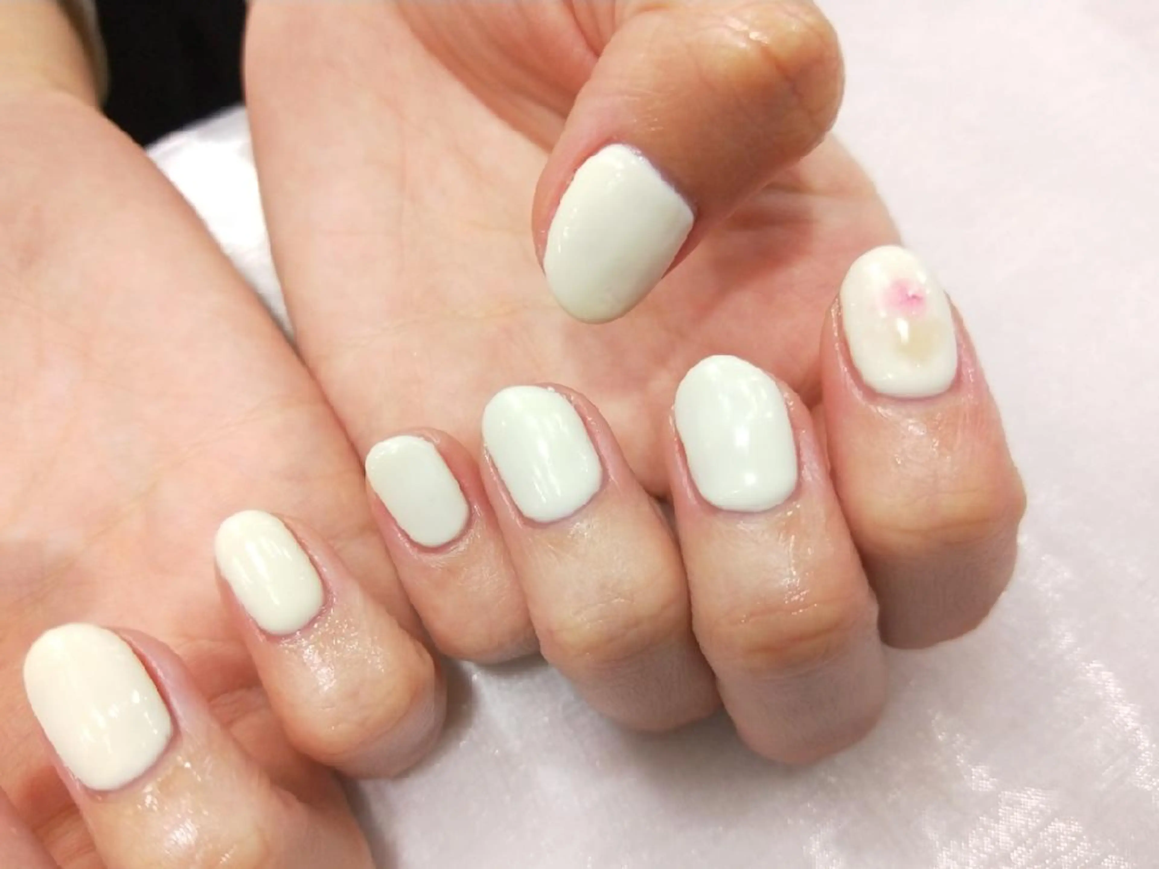ネイル ハンドネイル ハンドケア はばすみれ🎀ﾈｲﾙ 光ﾌｪｲｼｬﾙ ﾍｱのネイルデザイン