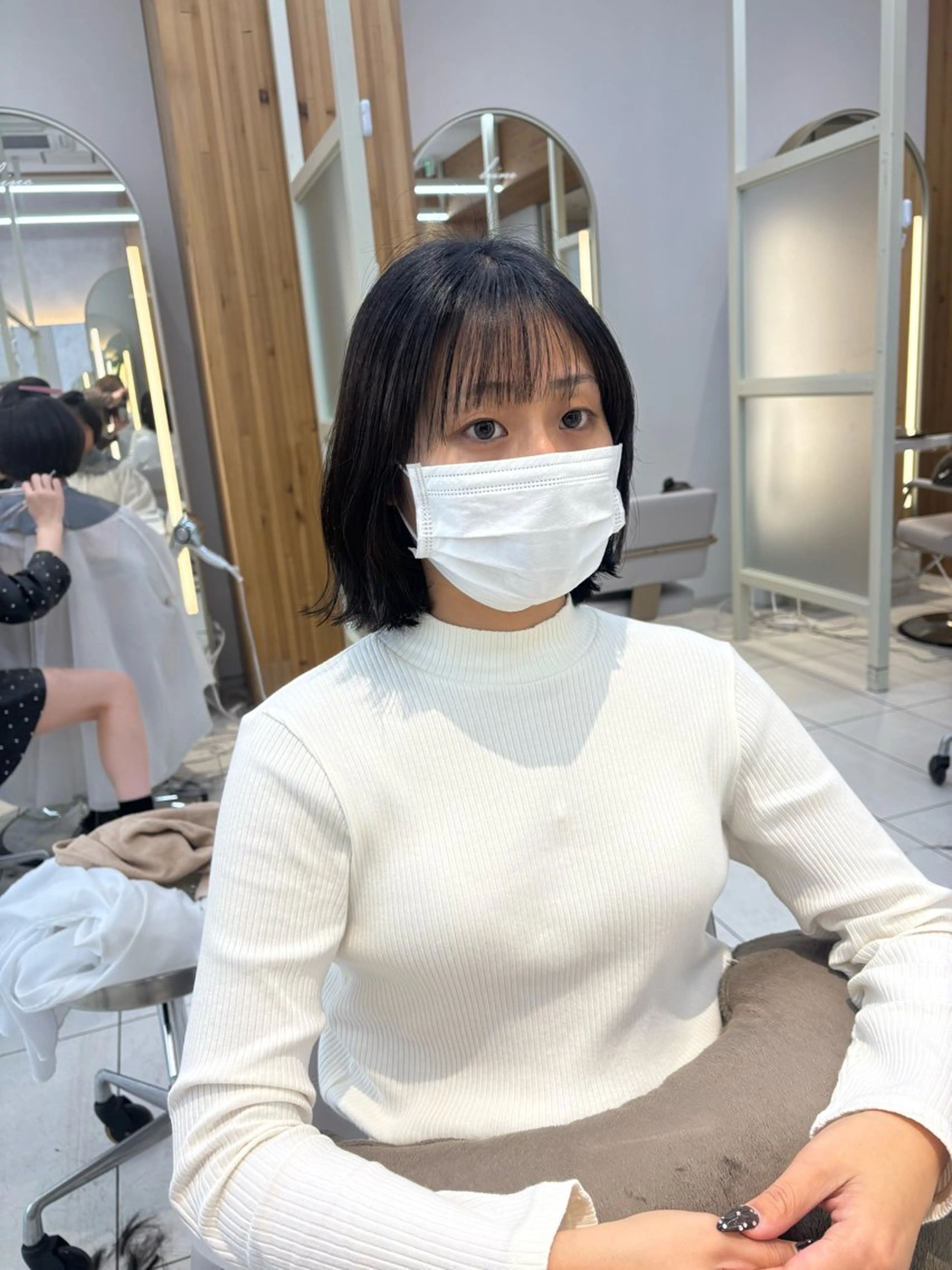 ショート かなこ/重めレイヤー /透明感カラーのヘアスタイル