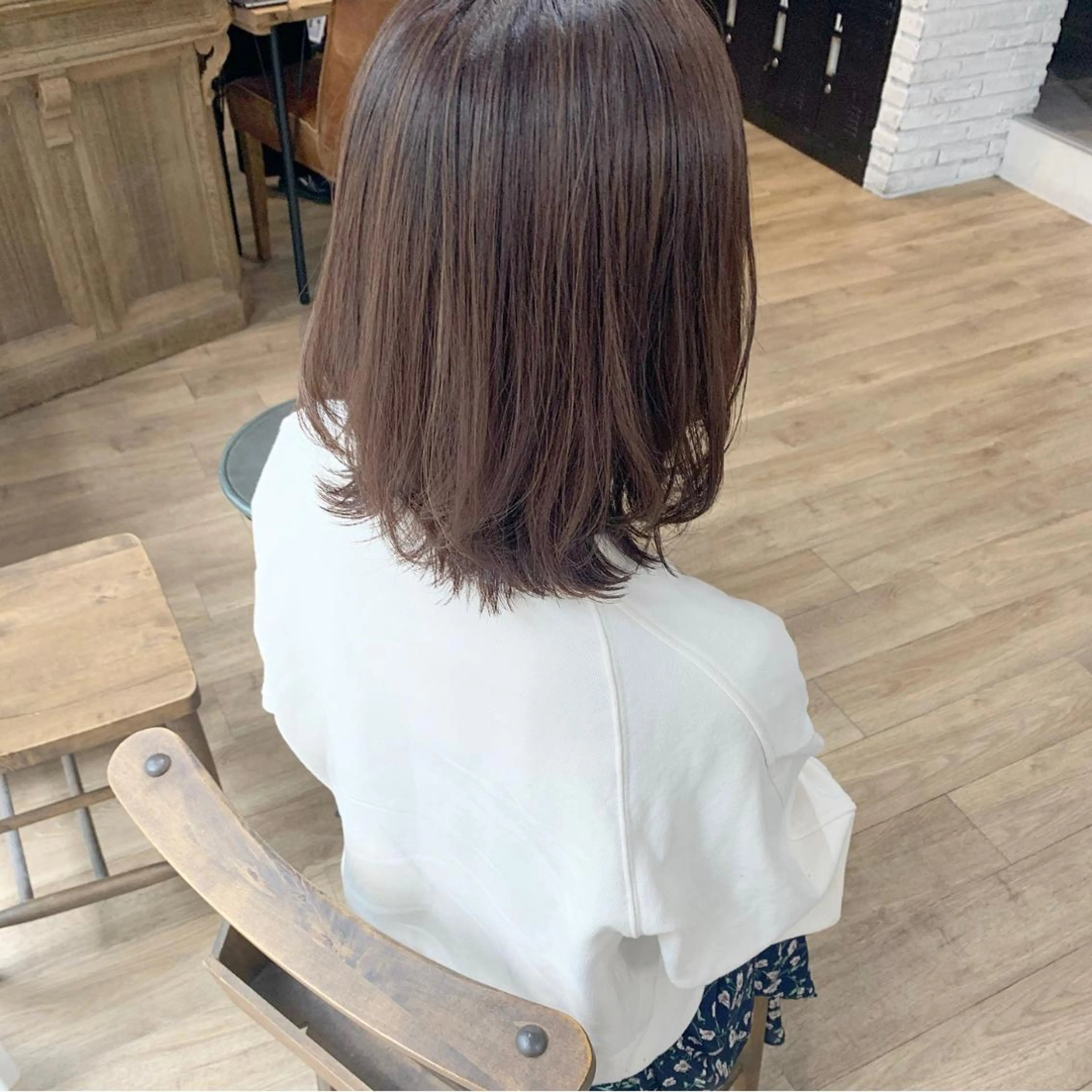 ミディアム カラー いけだ　ひかり ハイライトくびれヘアのヘアスタイル